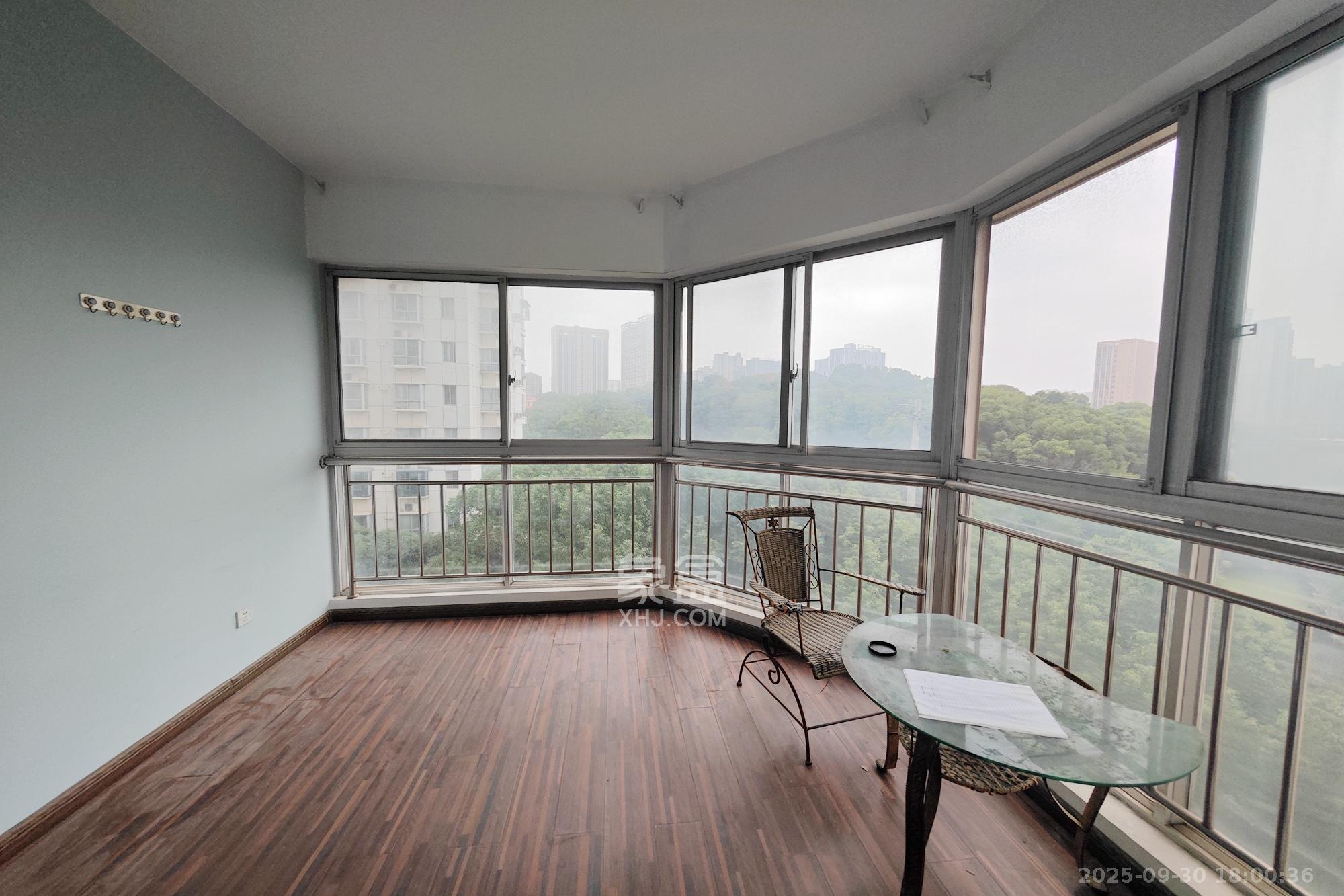 华雅花园 3室2厅4卫 108.0万 华雅花园 3室2厅4卫 108.0万阳台