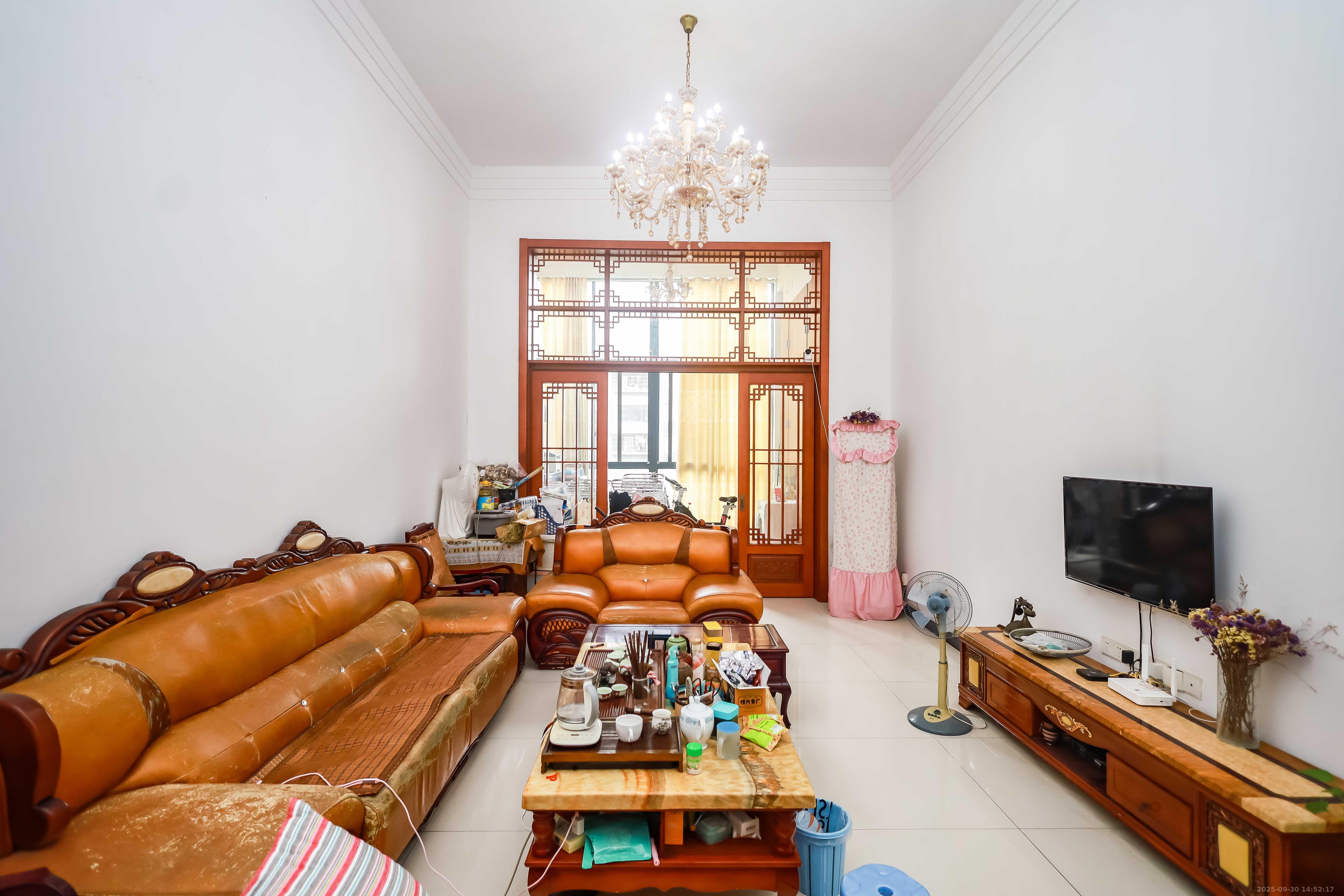 未来城科学家园 5室2厅3卫 165.0万 未来城科学家园 5室2厅3卫 165.0万客厅