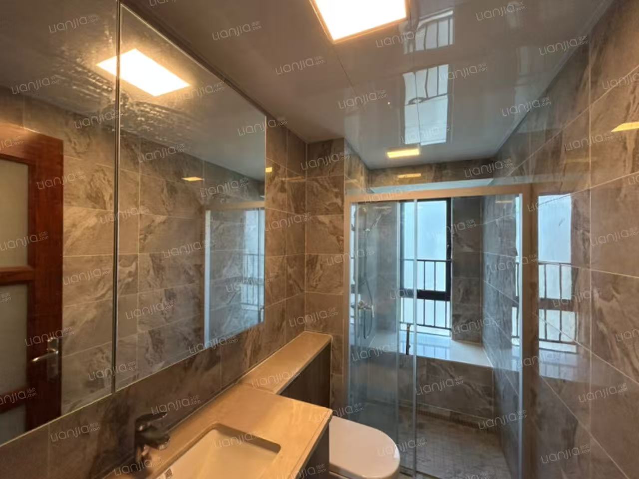 碧桂园剑桥郡 4室2厅2卫 3000.0元/月 碧桂园剑桥郡 4室2厅2卫 3000.0元/月室内图