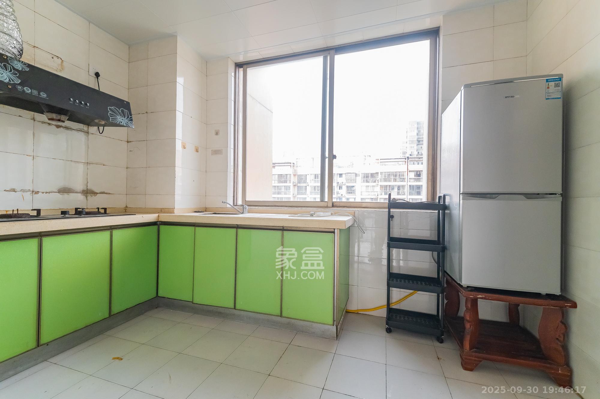 阳光丽景  3室2厅2卫    79.8万厨房