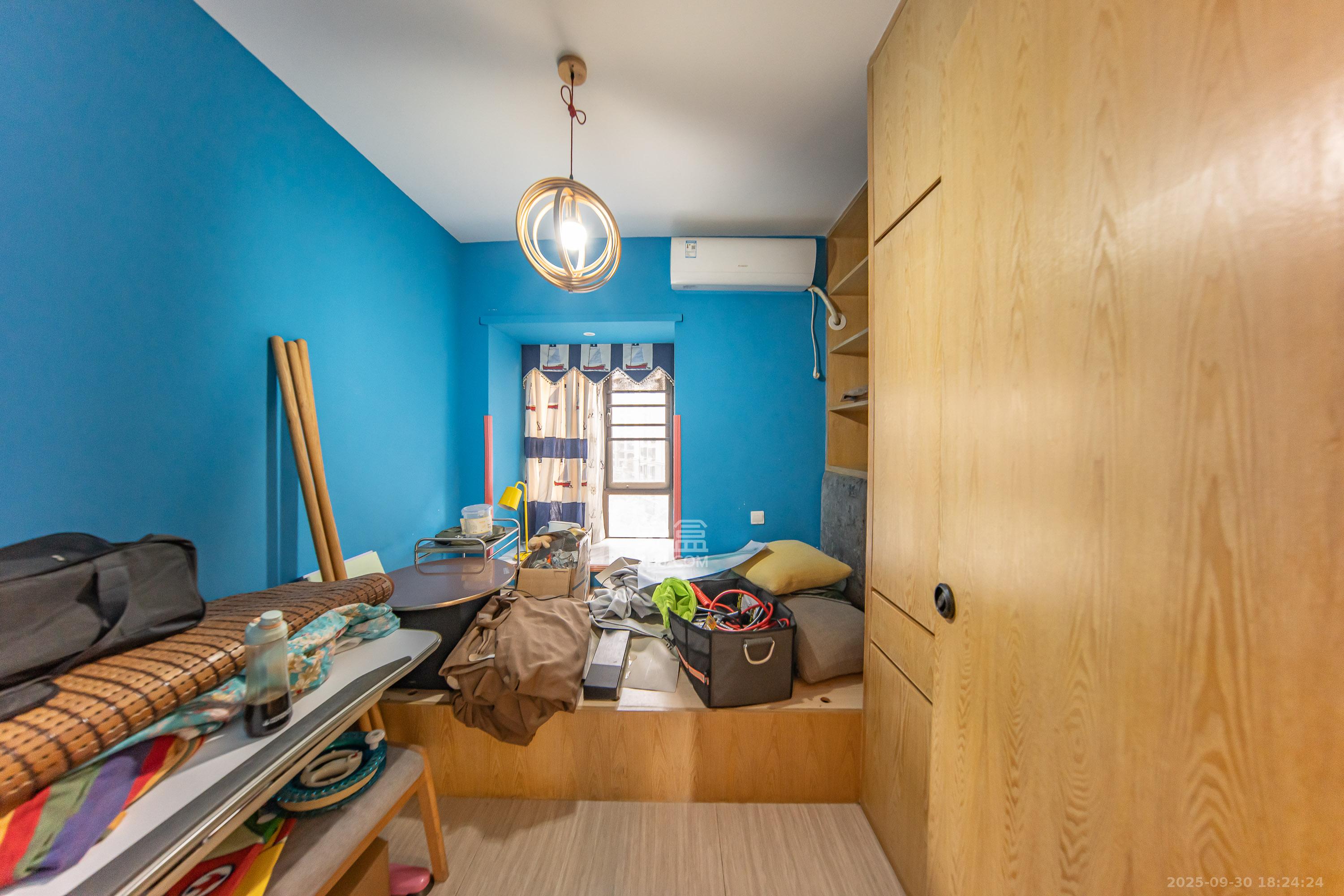 华润橡树湾 1室2厅2卫 100.0万 华润橡树湾 1室2厅2卫 100.0万卧室