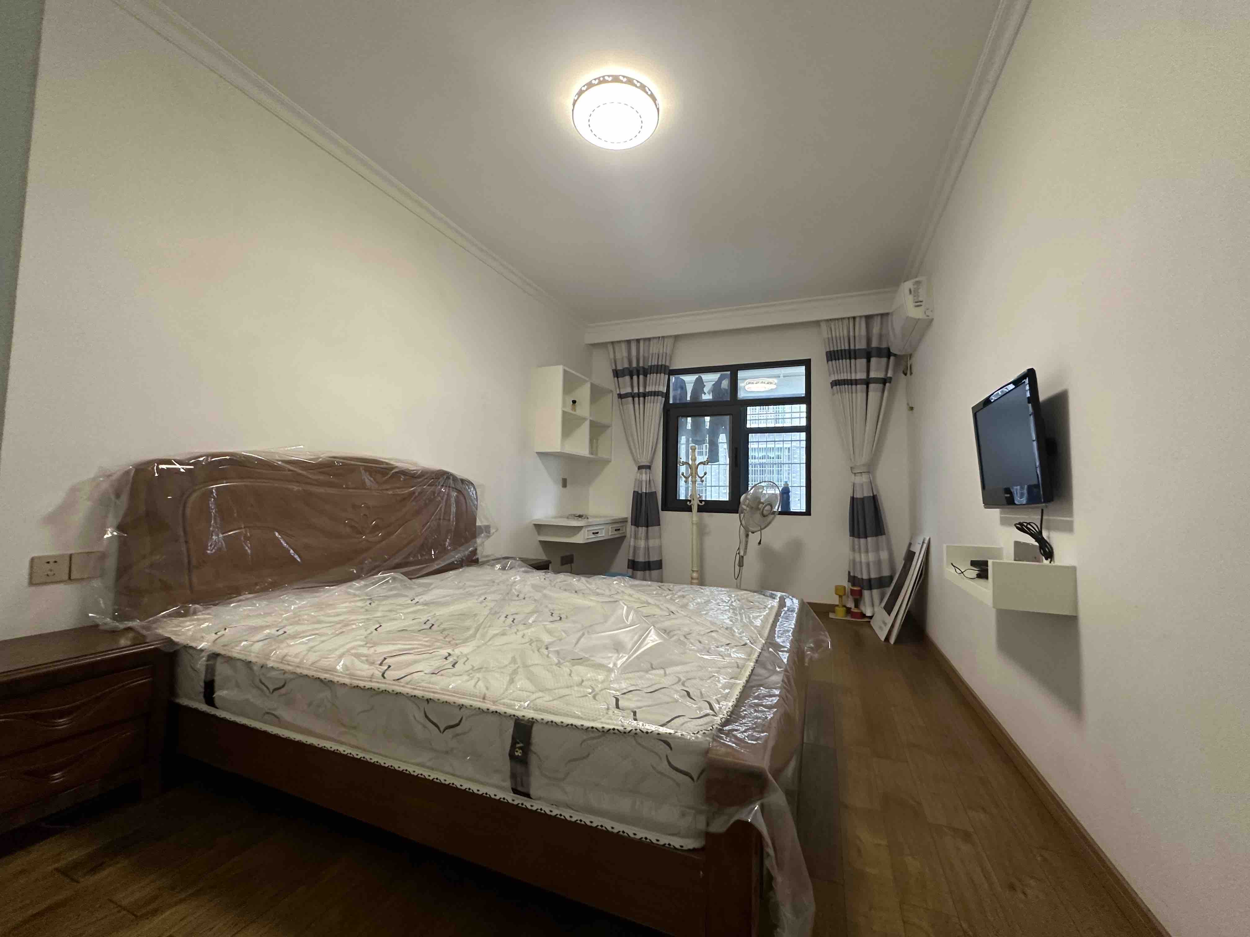 互助小区 4室2厅2卫 1800.0元/月 互助小区 4室2厅2卫 1800.0元/月室内图