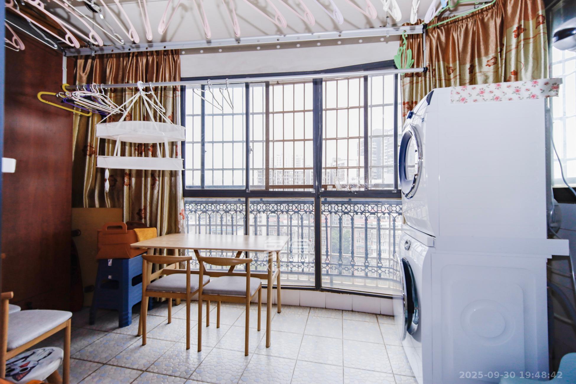 湘水一城(一期)  3室2厅2卫    90.0万阳台