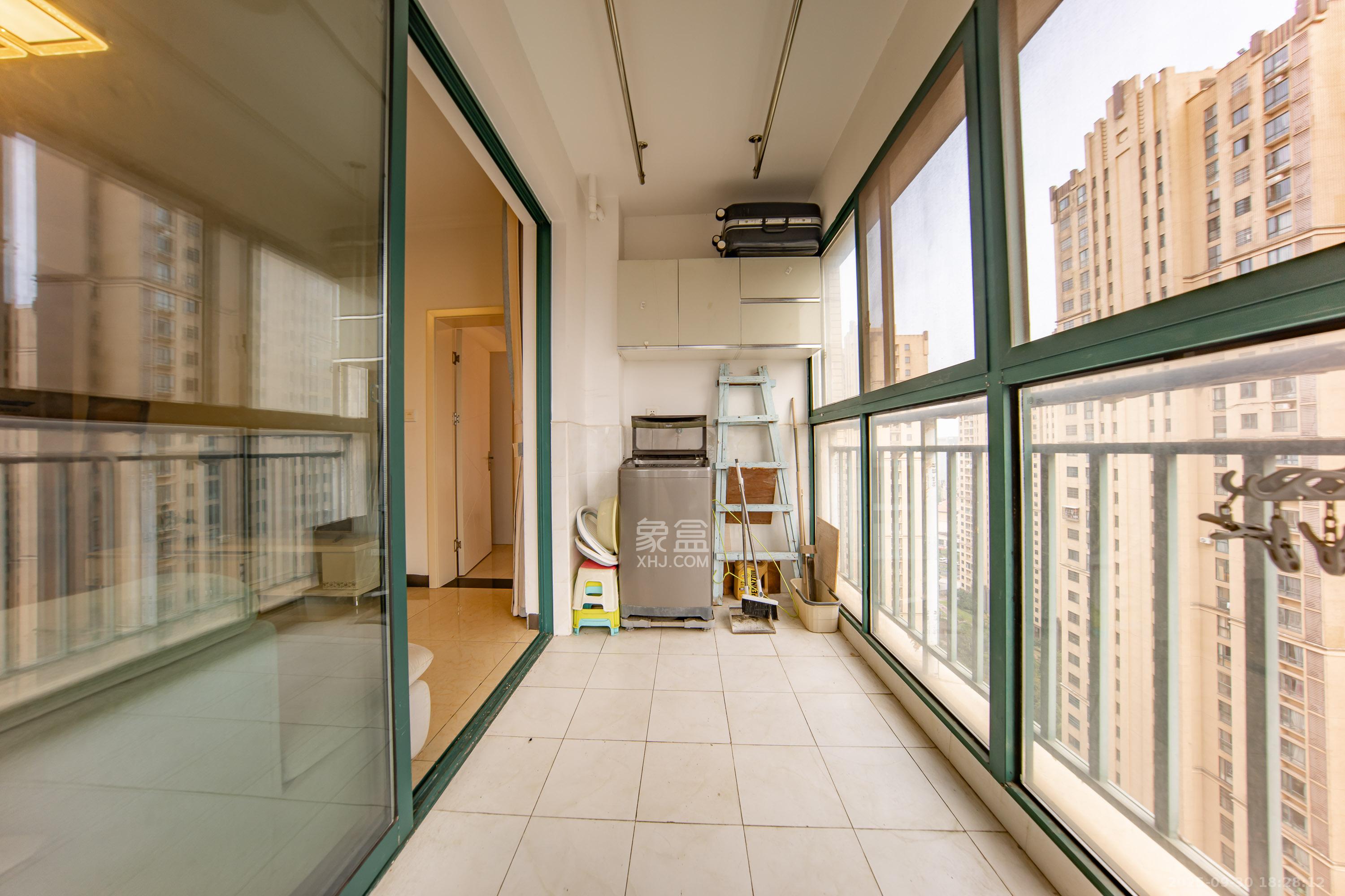 洋湖时代  3室2厅1卫    55.0万 洋湖时代  3室2厅1卫    55.0万阳台