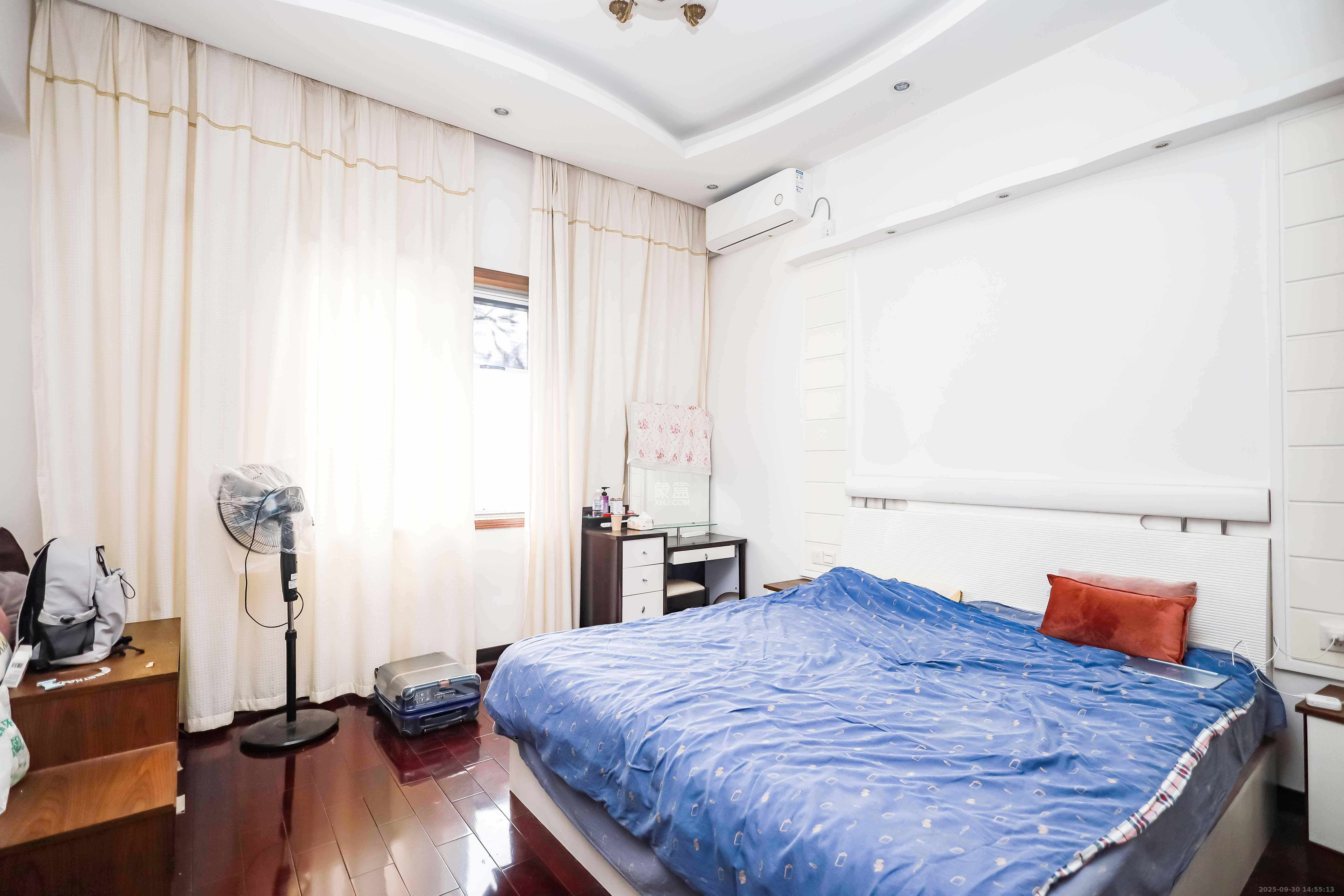 静园山庄 4室2厅3卫 179.0万 静园山庄 4室2厅3卫 179.0万卧室