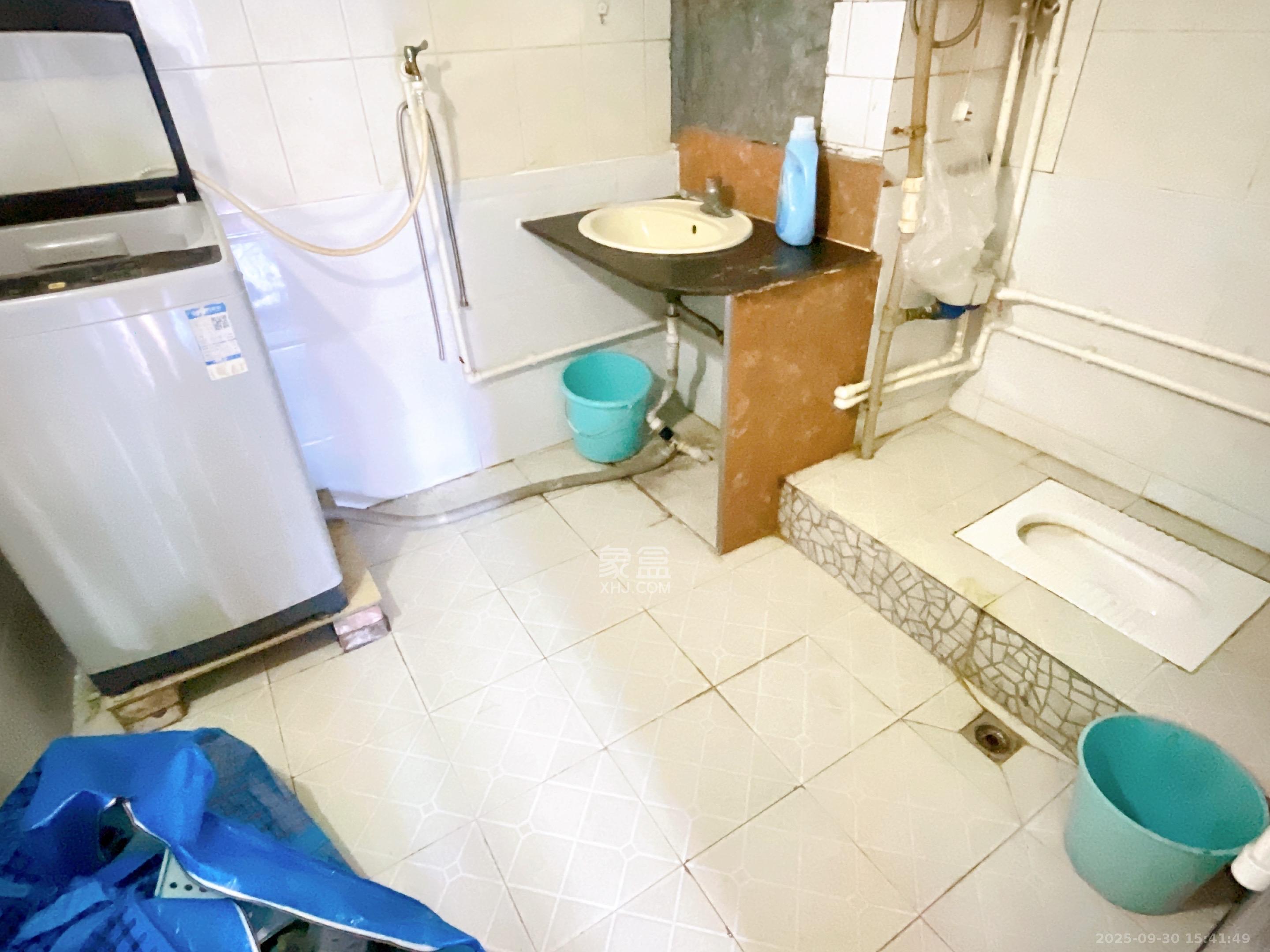 便河边社区 3室2厅2卫 2200.0元/月 便河边社区 3室2厅2卫 2200.0元/月室内图