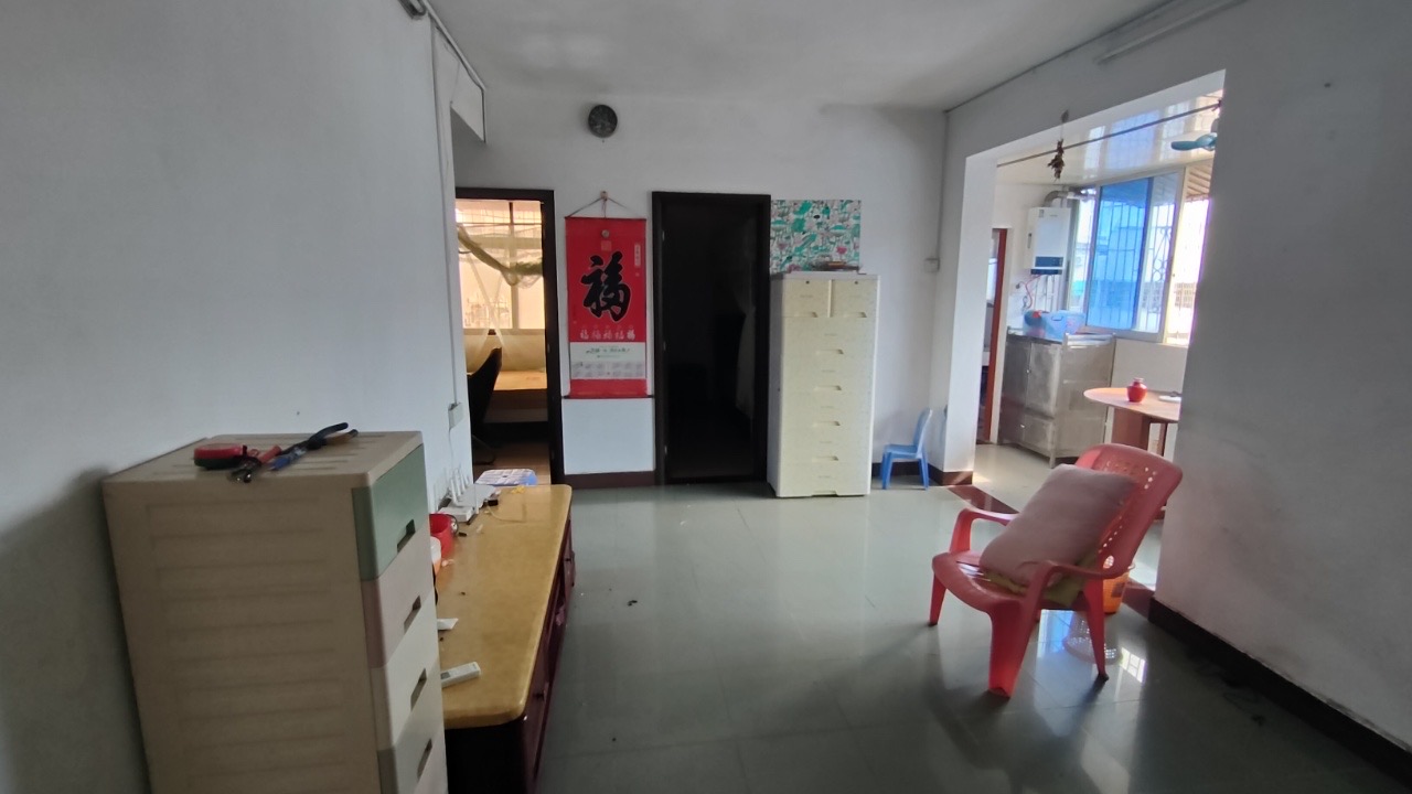 市政府宿舍(新华南路5号)  3室2厅1卫    48.0万 市政府宿舍(新华南路5号)  3室2厅1卫    48.0万客厅