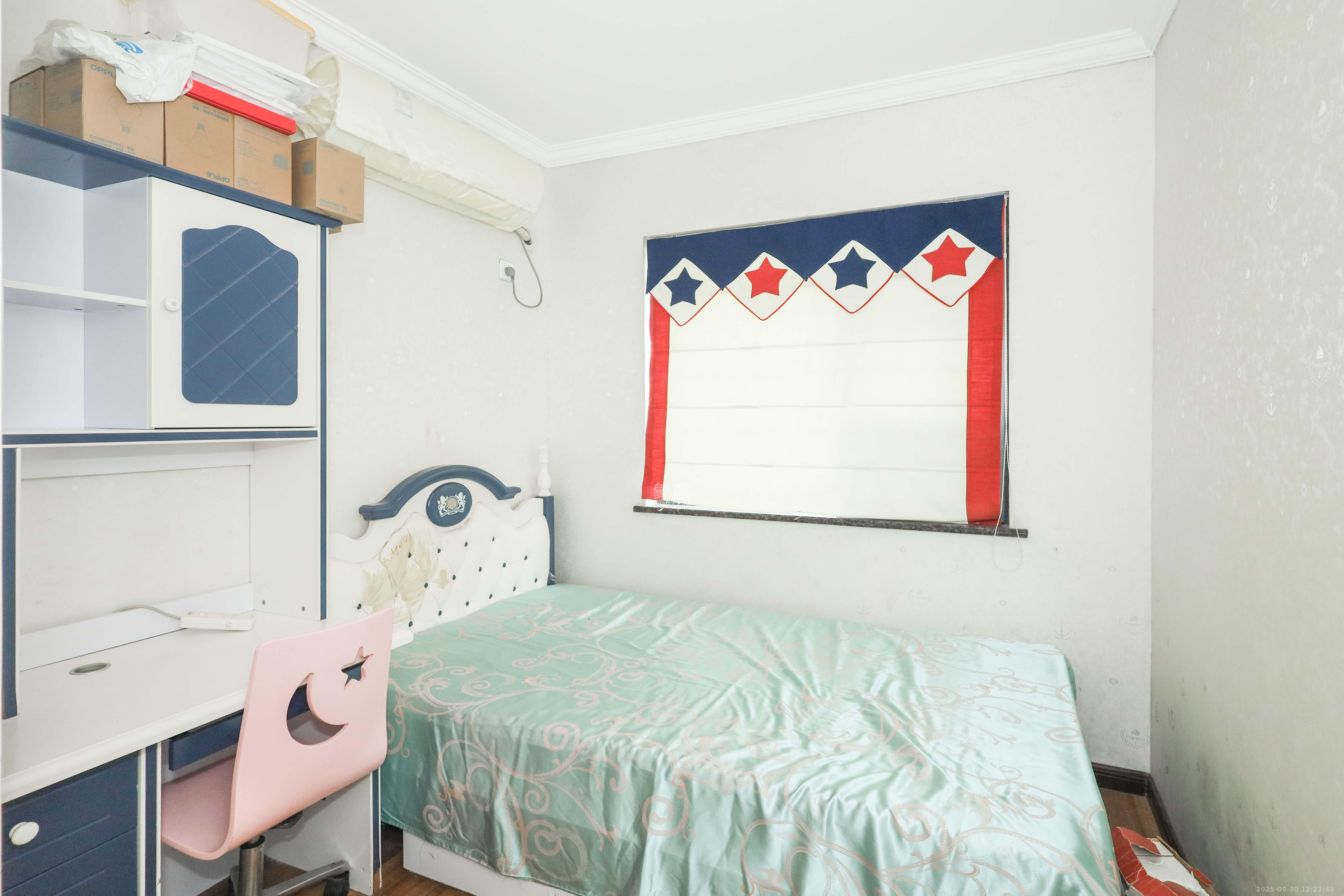 好莱城（弘德西街）  4室2厅2卫    120.0万卧室