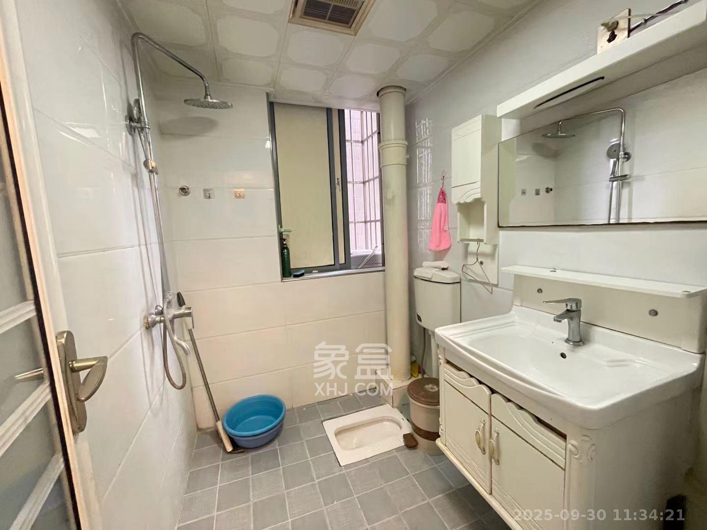 东方银座(东方摩卡) 2室2厅1卫 2100.0元/月 东方银座(东方摩卡) 2室2厅1卫 2100.0元/月室内图