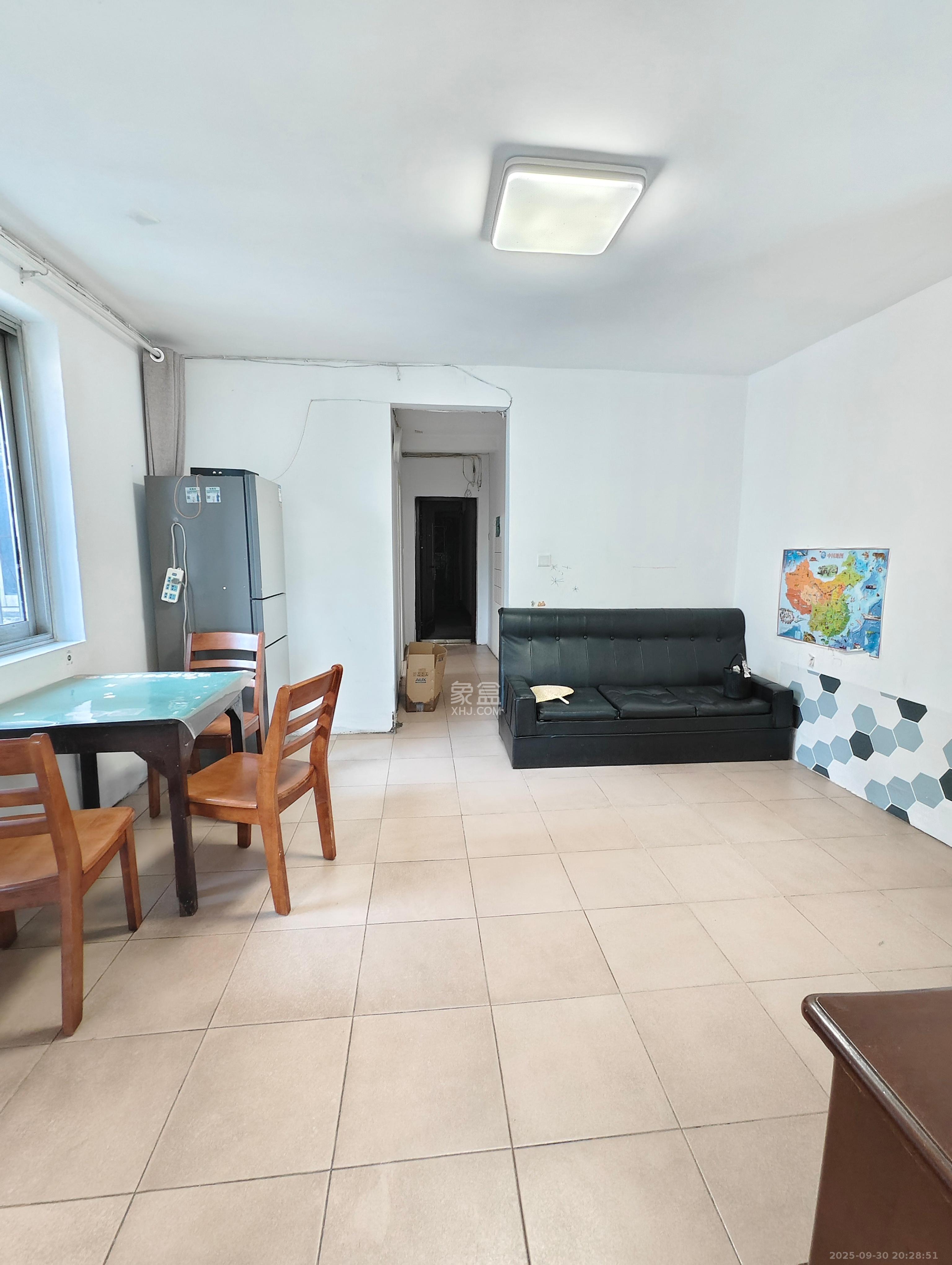 上民航宿舍 2室1厅1卫 2000.00元/月 上民航宿舍 2室1厅1卫 2000.00元/月室内图