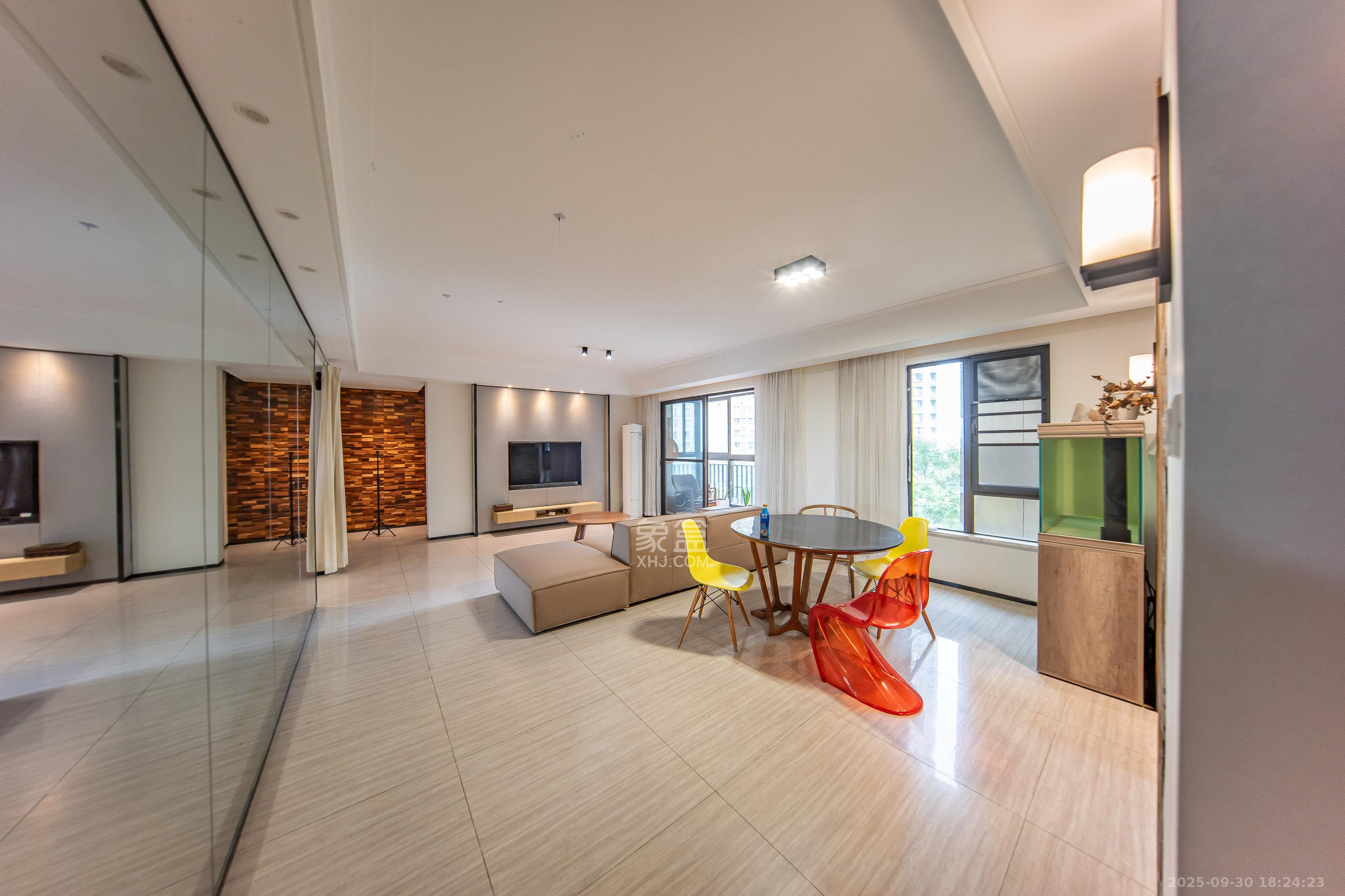 华润橡树湾 1室2厅2卫 100.0万 华润橡树湾 1室2厅2卫 100.0万客厅