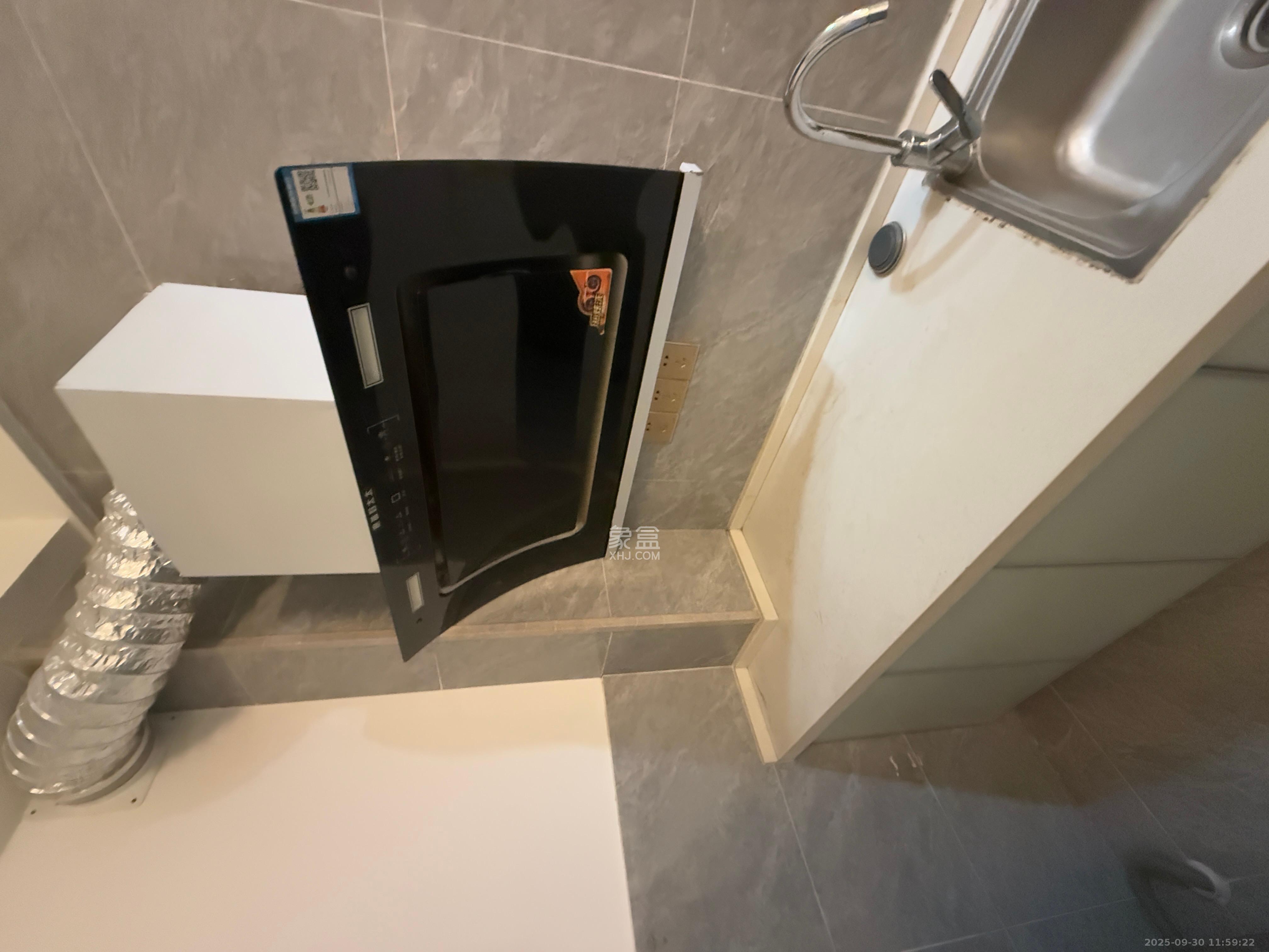 保利香槟国际  1室1厅1卫    1300.0元/月室内图