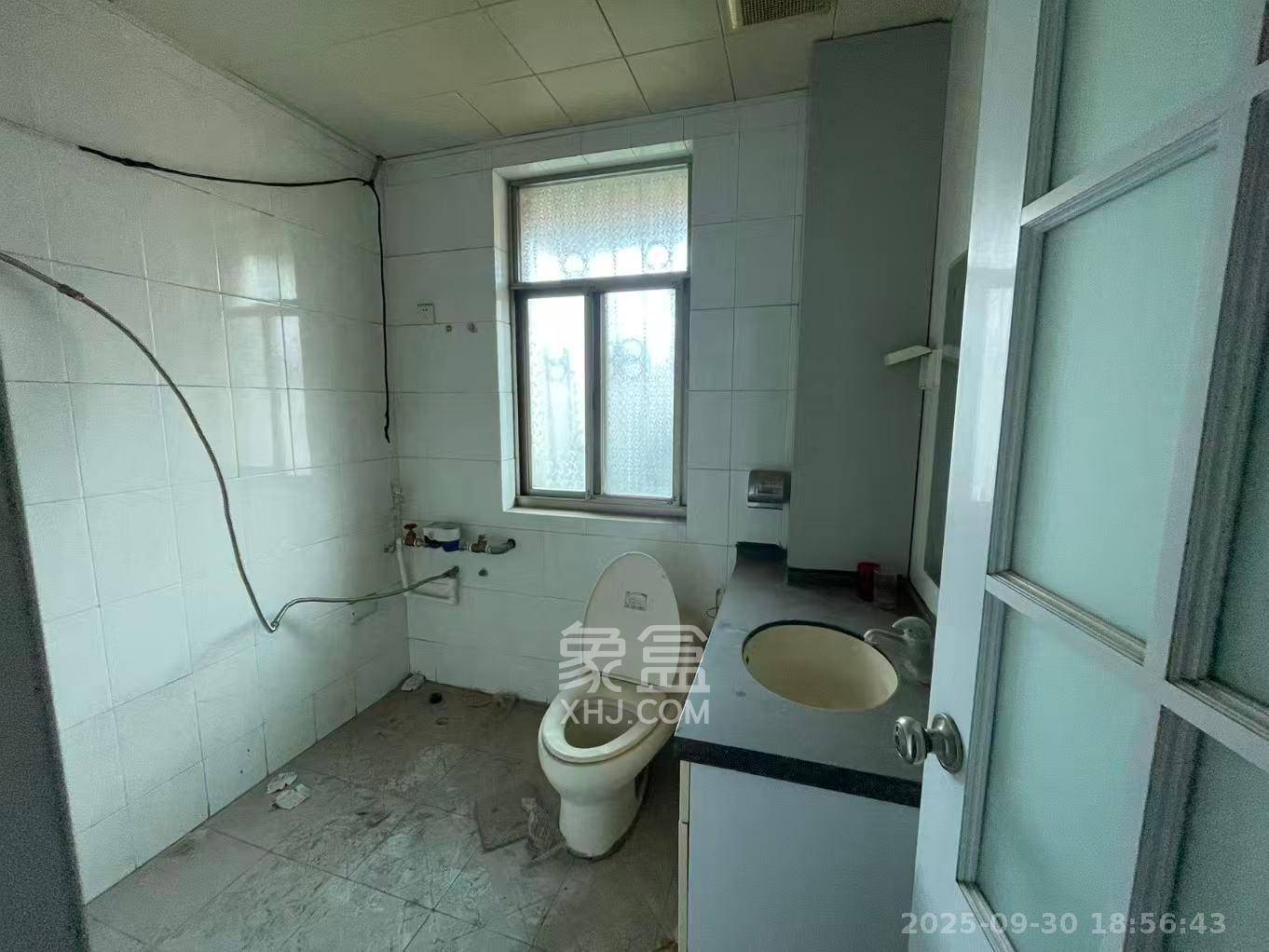 新华园 4室2厅1卫 2600.0元/月 新华园 4室2厅1卫 2600.0元/月室内图