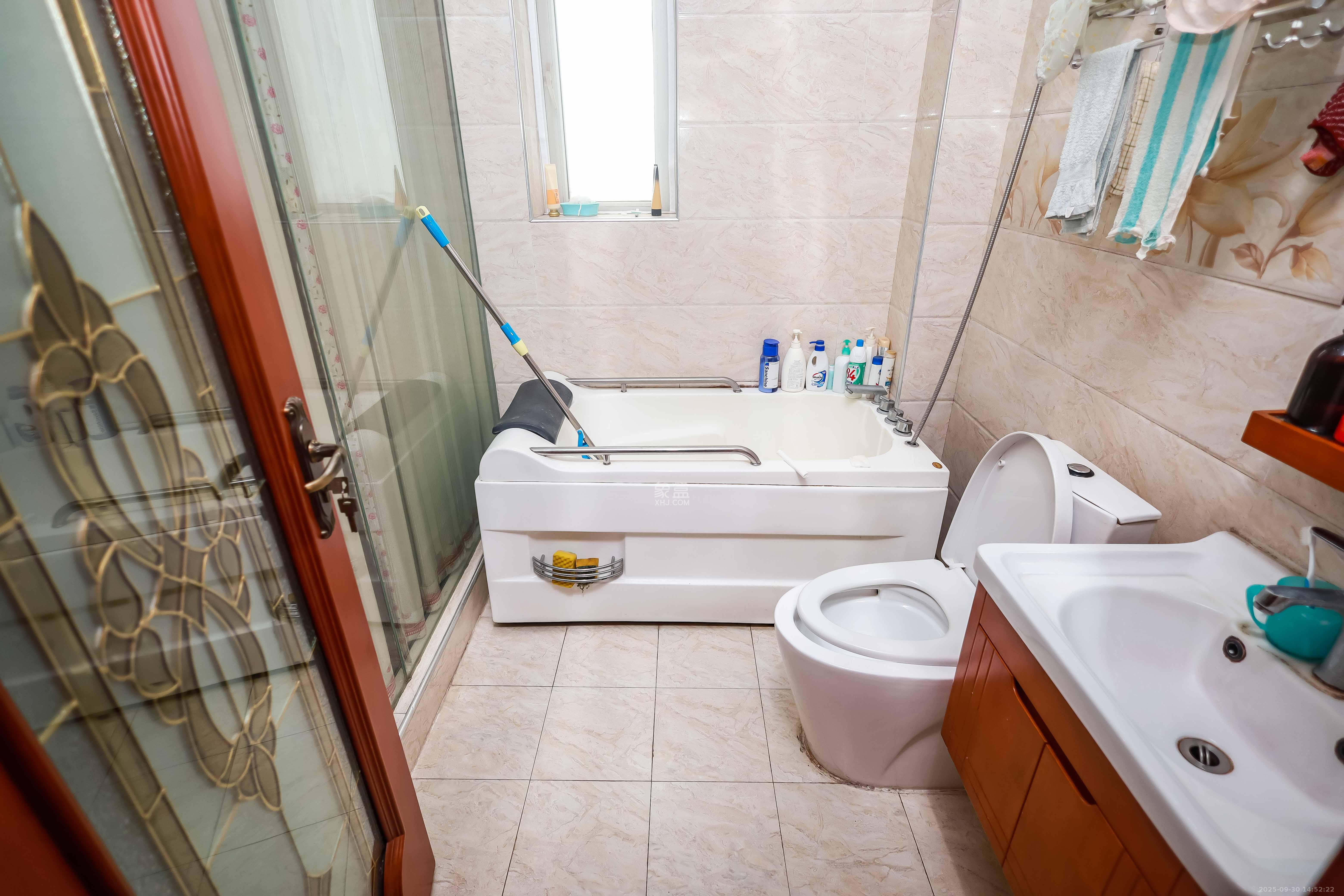 未来城科学家园 5室2厅3卫 165.0万 未来城科学家园 5室2厅3卫 165.0万卫生间