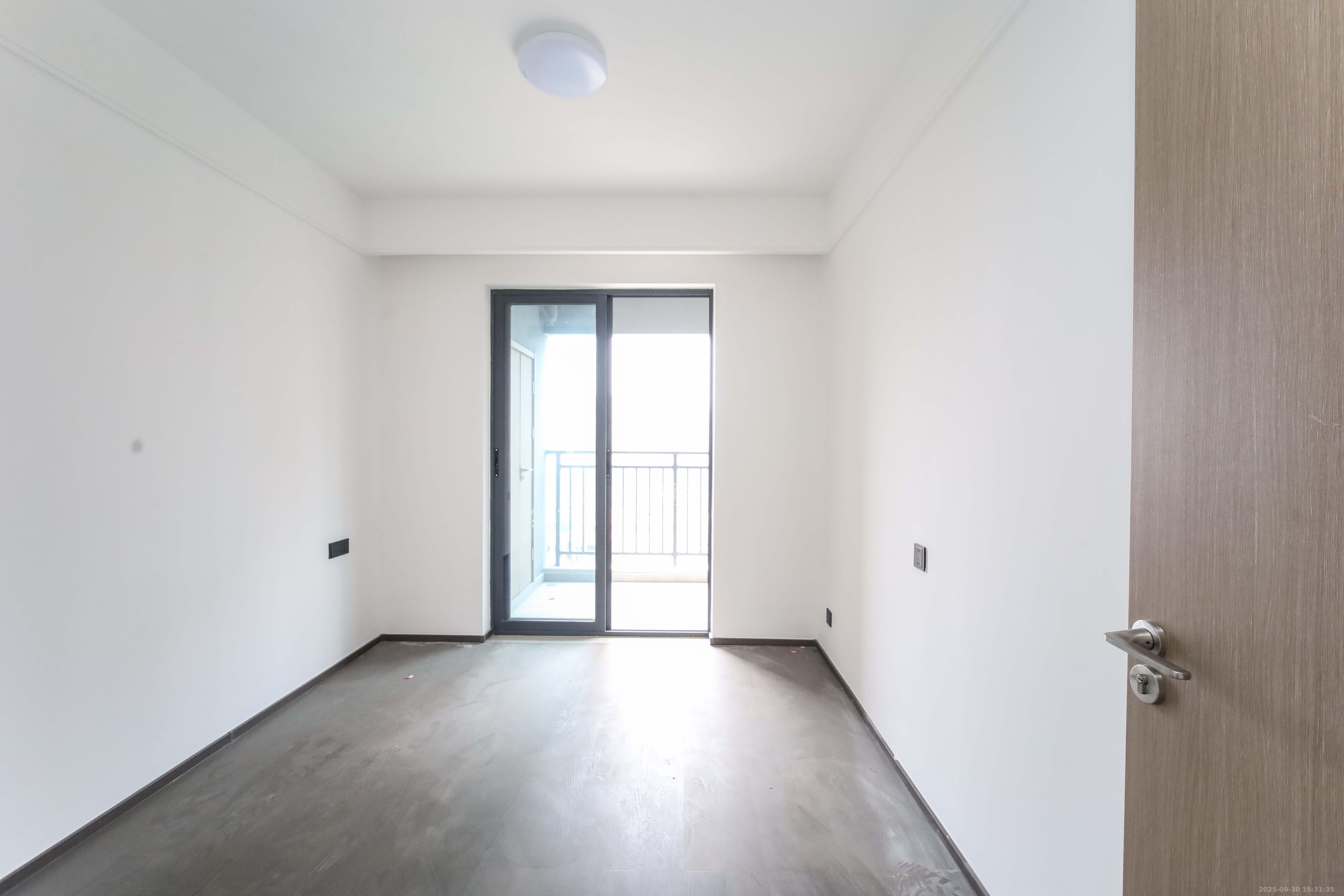 德奥上河城章  4室2厅2卫    228.0万卧室