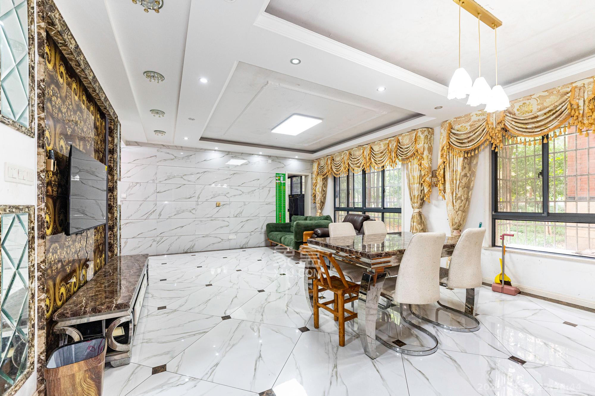 华润凤凰城二期  3室2厅1卫    70.8万 华润凤凰城二期  3室2厅1卫    70.8万