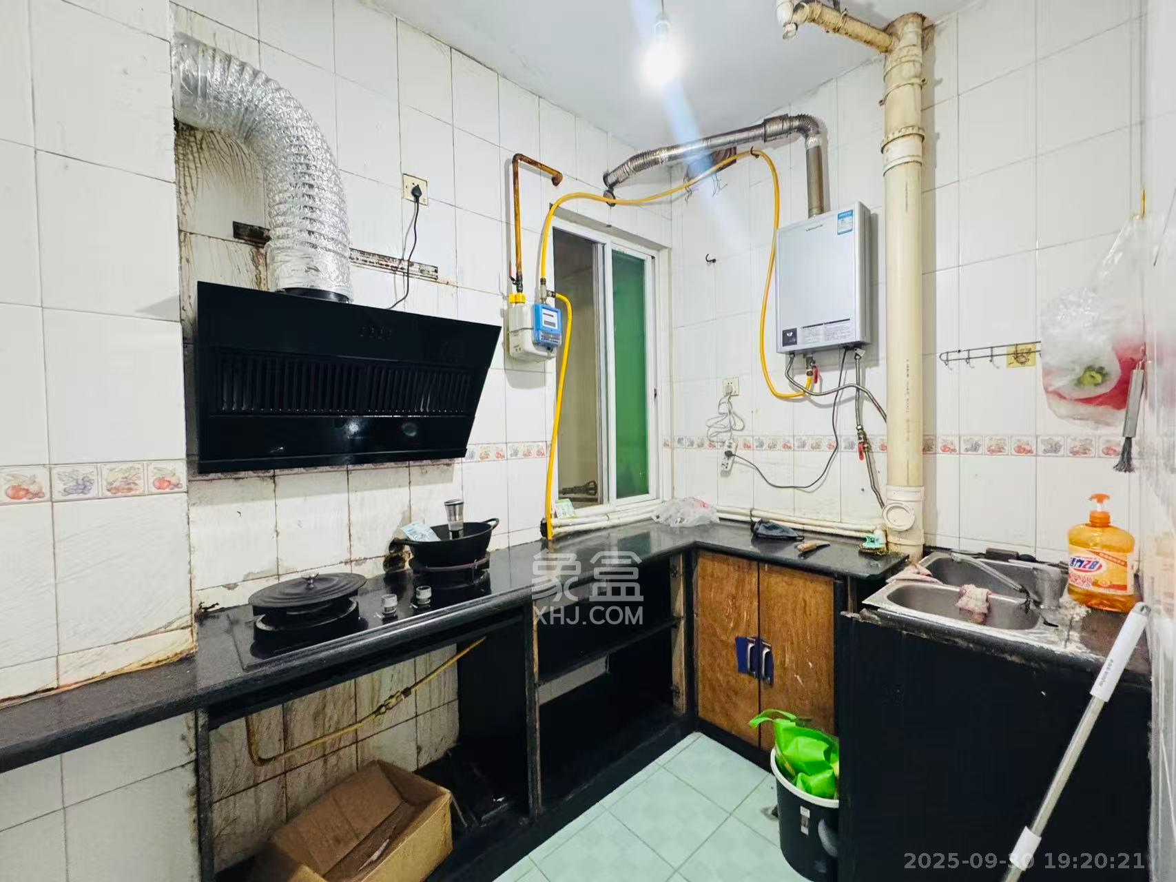 万事佳景园 3室2厅2卫 1700.0元/月 万事佳景园 3室2厅2卫 1700.0元/月室内图