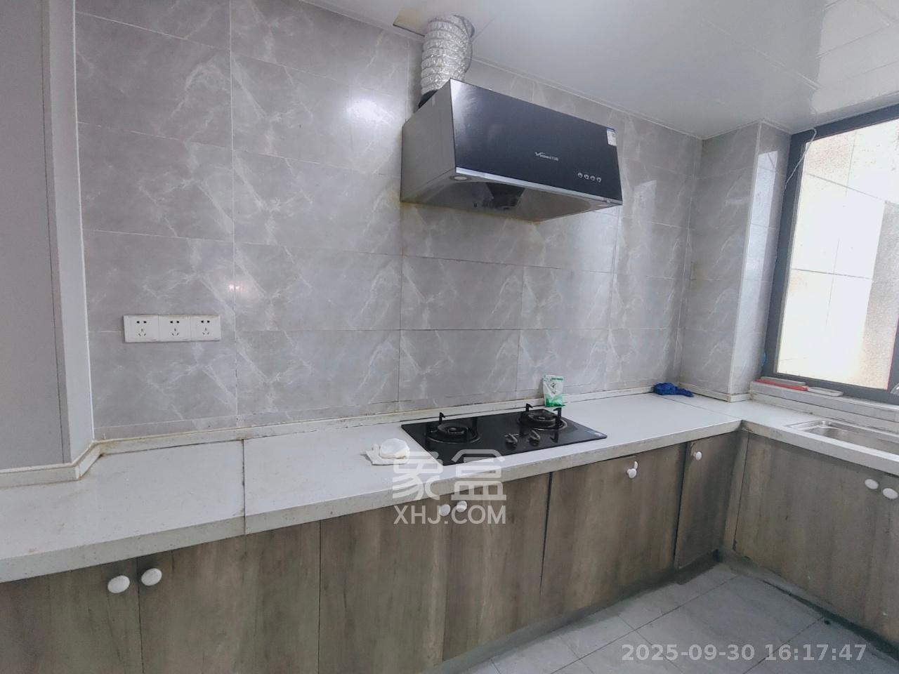 东方美地  3室2厅2卫    2400.0元/月室内图