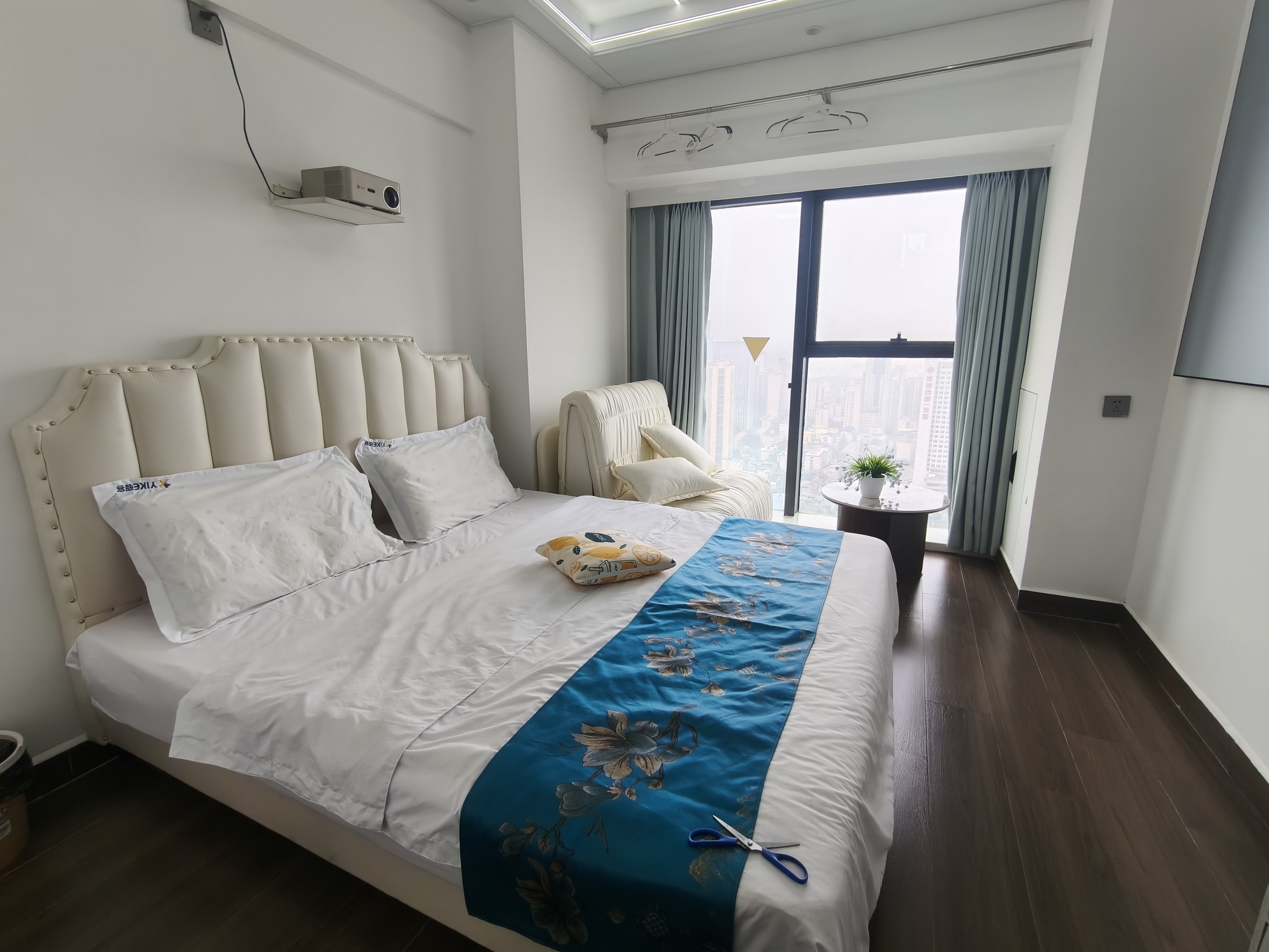 华润置地中心 1室0厅0卫 2300.0元/月 华润置地中心 1室0厅0卫 2300.0元/月户型图