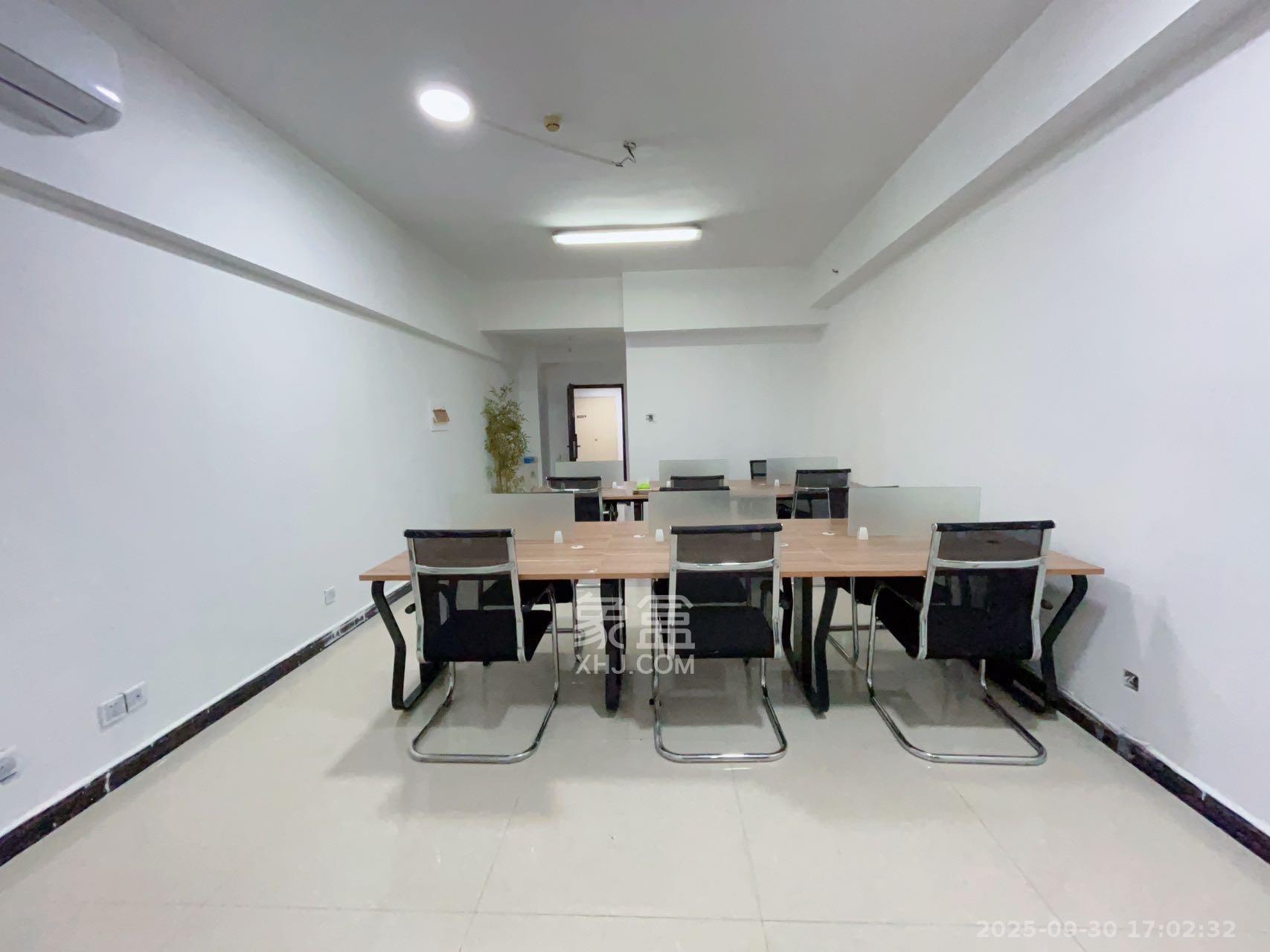 奥克斯广场 1室1厅1卫 2400.0元/月 奥克斯广场 1室1厅1卫 2400.0元/月室内图