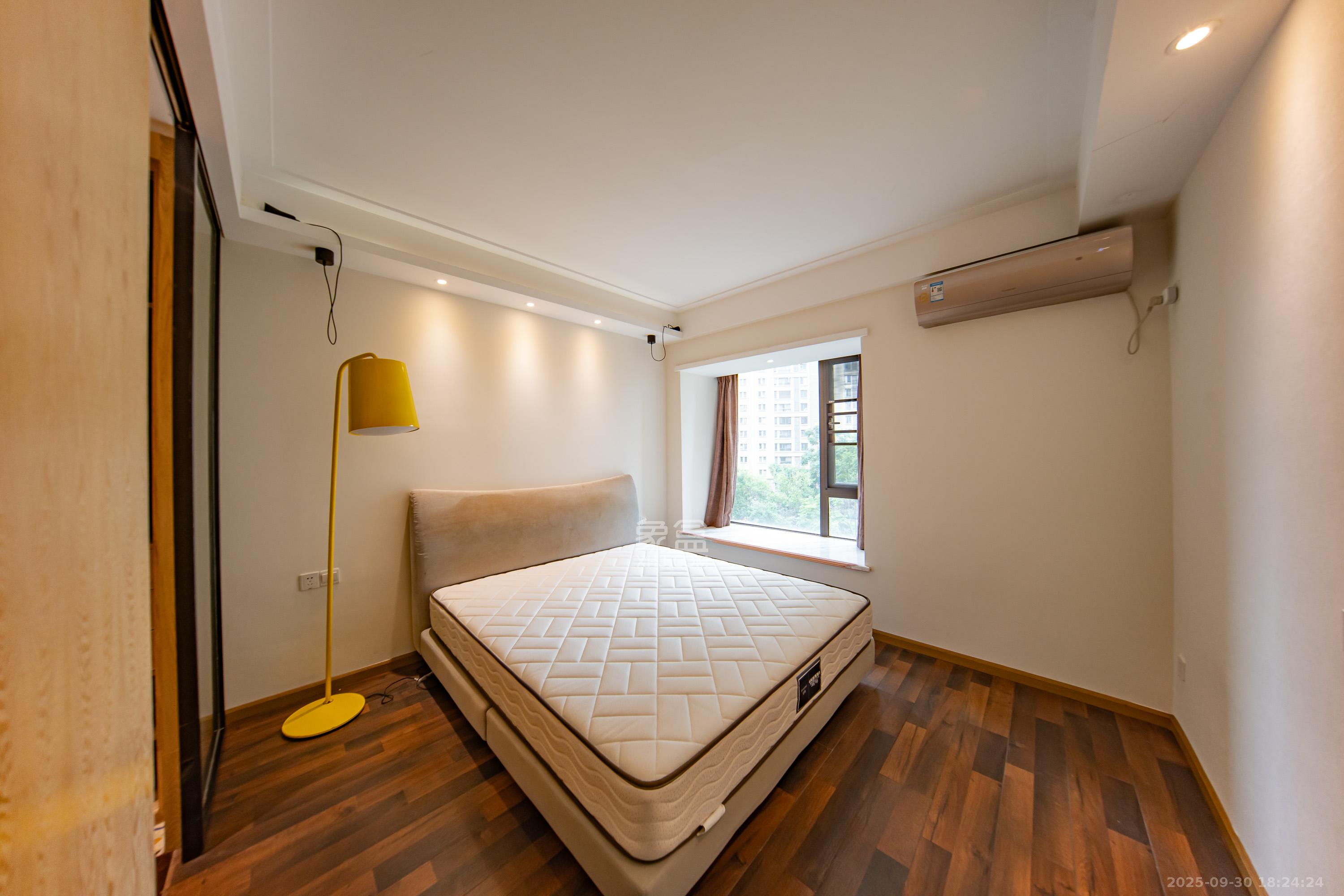 华润橡树湾 1室2厅2卫 100.0万 华润橡树湾 1室2厅2卫 100.0万卧室