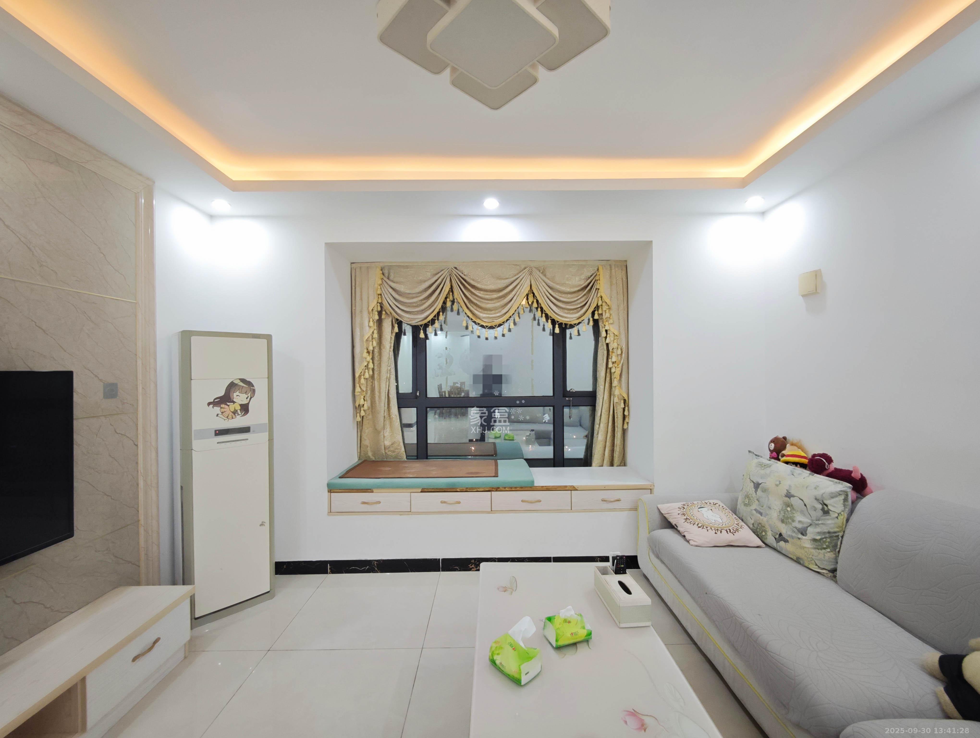 华悦城 2室1厅1卫 83.8万 华悦城 2室1厅1卫 83.8万客厅