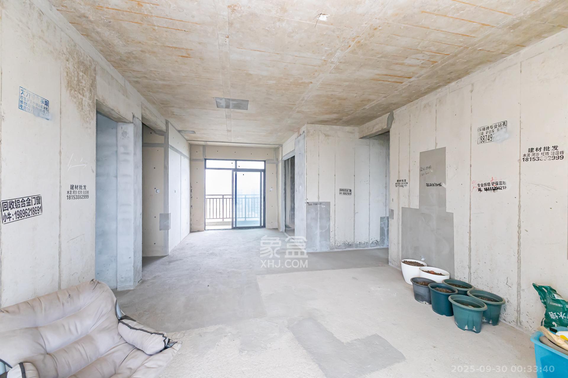 润和湘江天地E区 4室2厅2卫 168.0万 润和湘江天地E区 4室2厅2卫 168.0万客厅