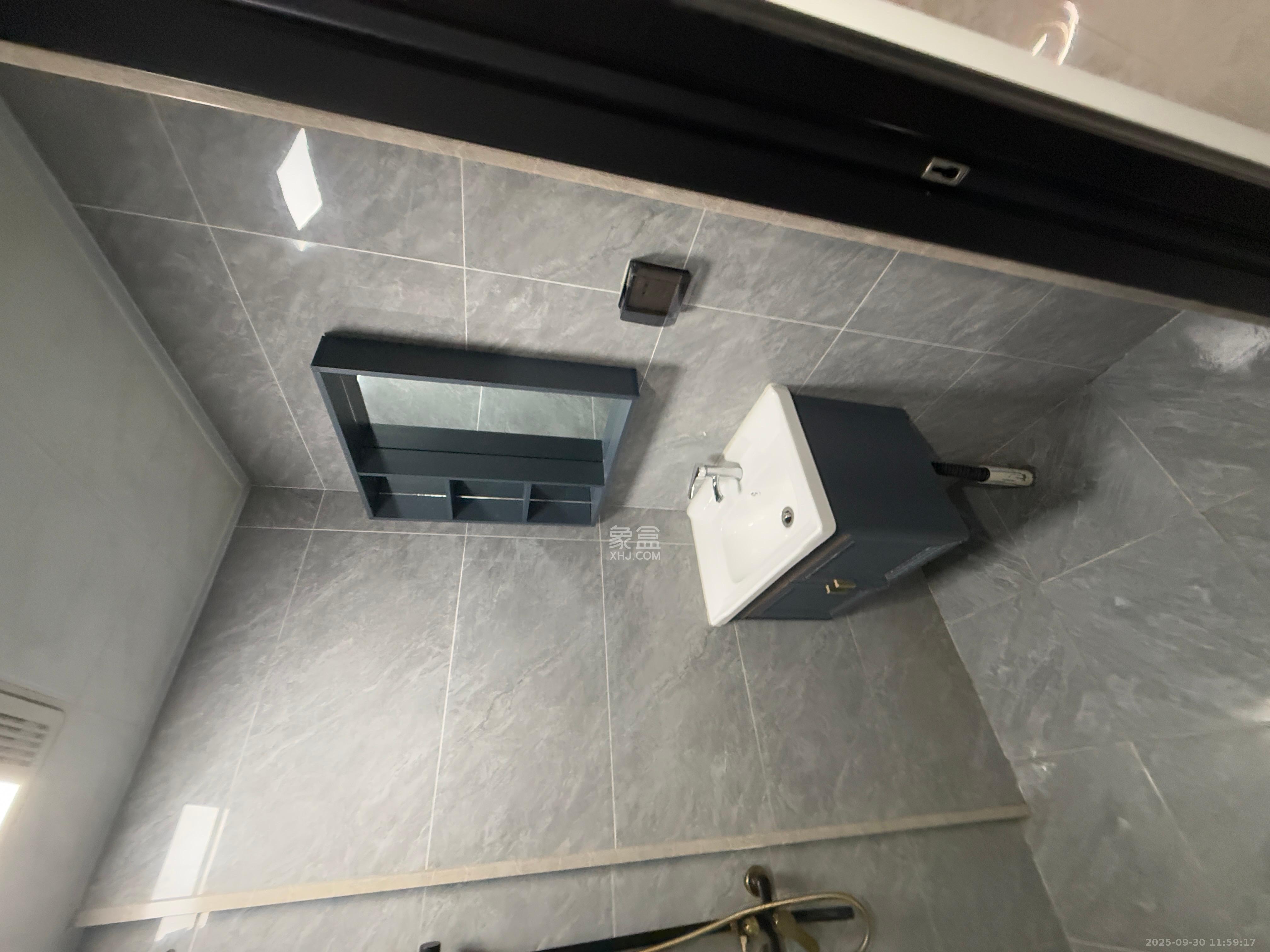 保利香槟国际  1室1厅1卫    1300.0元/月室内图