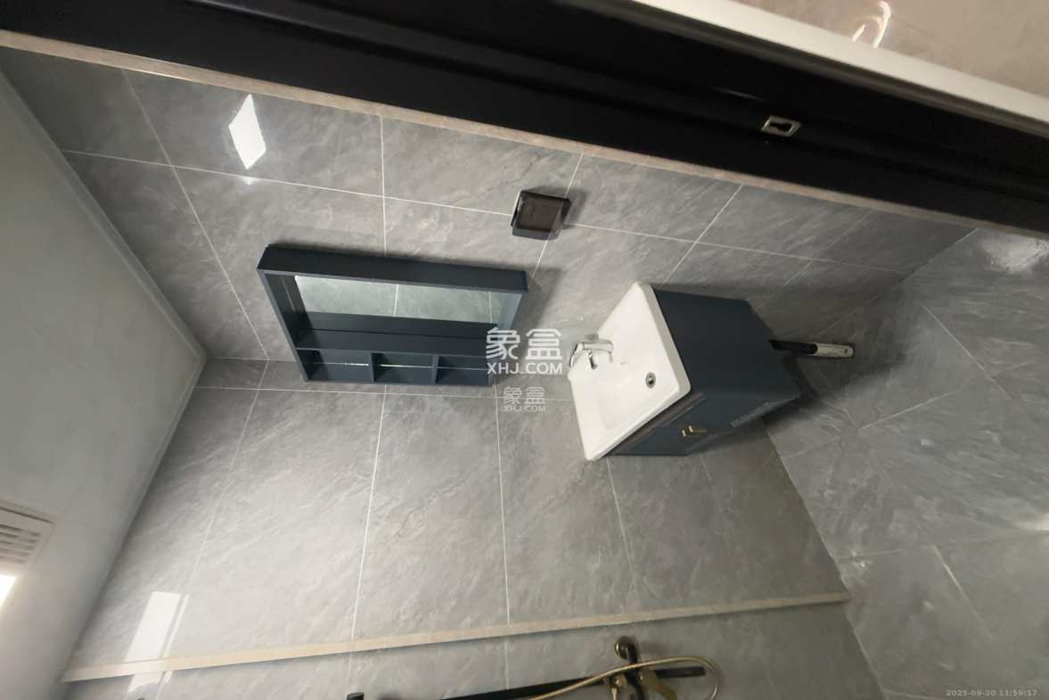 保利香槟国际 1室1厅1卫 1300.0元/月 保利香槟国际 1室1厅1卫 1300.0元/月室内图