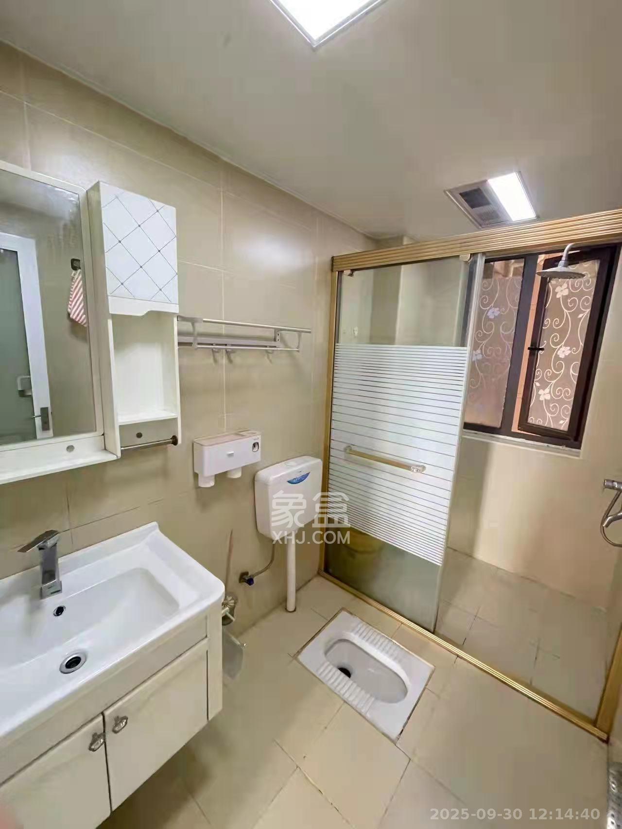 海洋半岛(月珑湾) 3室2厅1卫 2200.0元/月 海洋半岛(月珑湾) 3室2厅1卫 2200.0元/月室内图