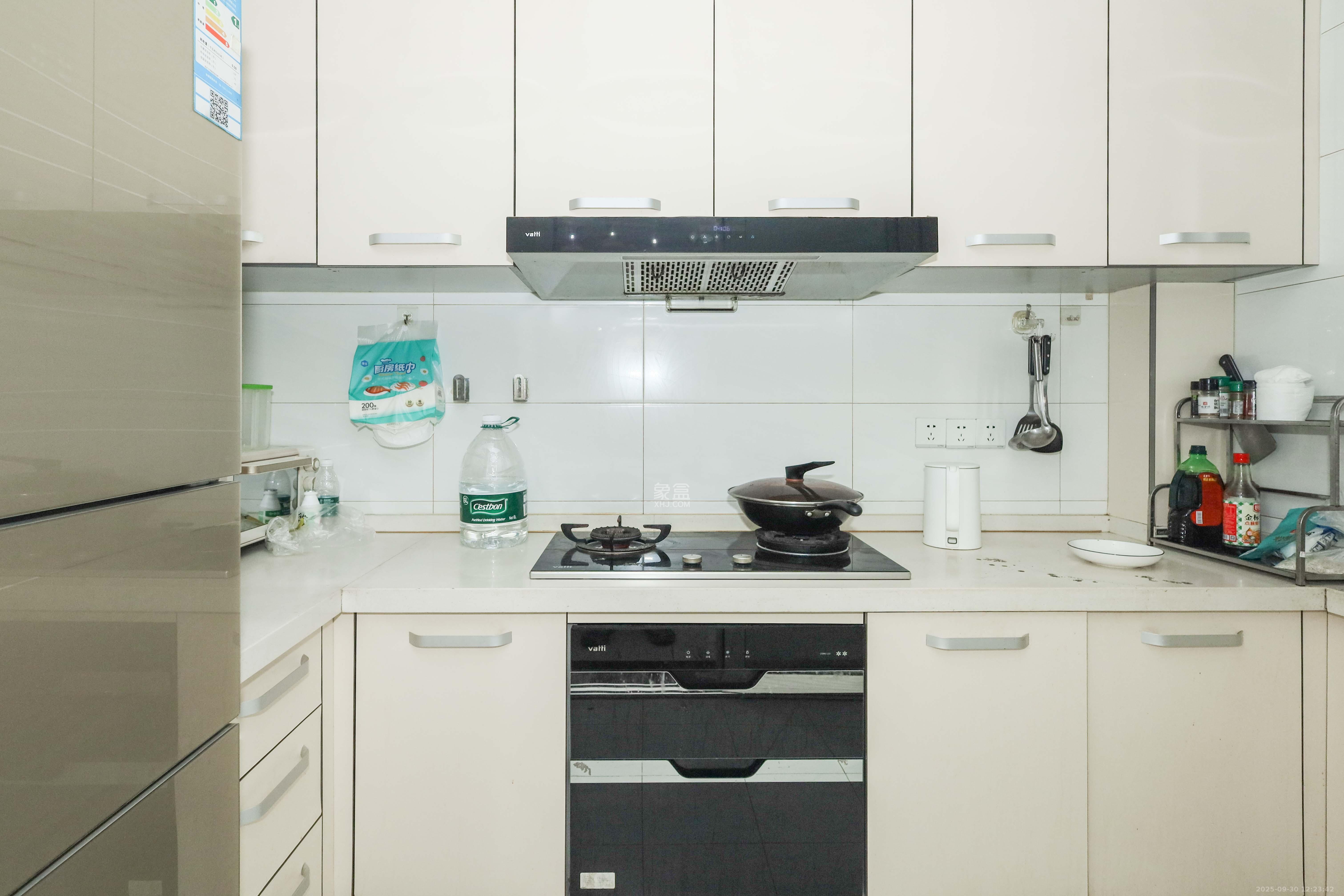 好莱城（弘德西街）  4室2厅2卫    120.0万厨房