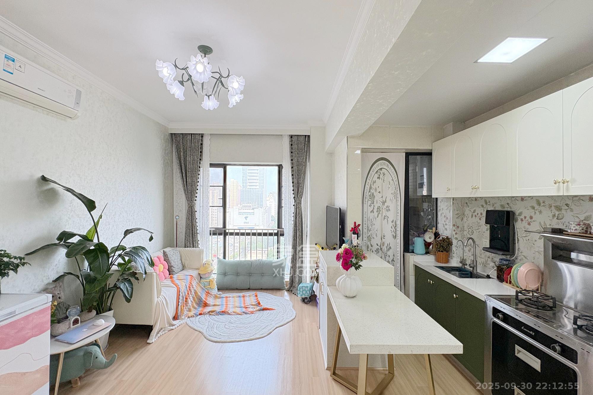 锦泰东环国际 1室2厅1卫 49.6万 锦泰东环国际 1室2厅1卫 49.6万客厅