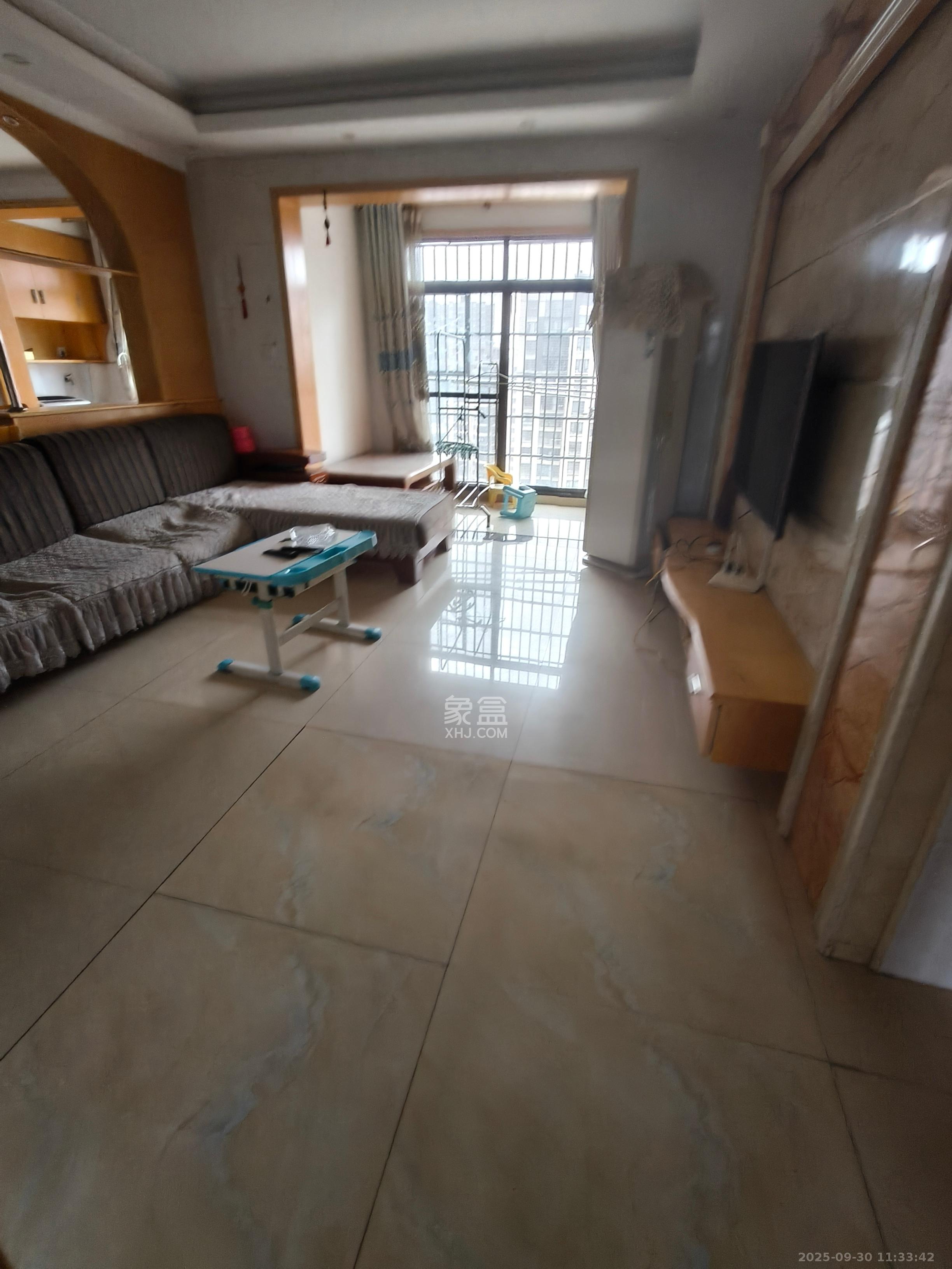 波隆城市花园  3室2厅2卫    2200.0元/月室内图