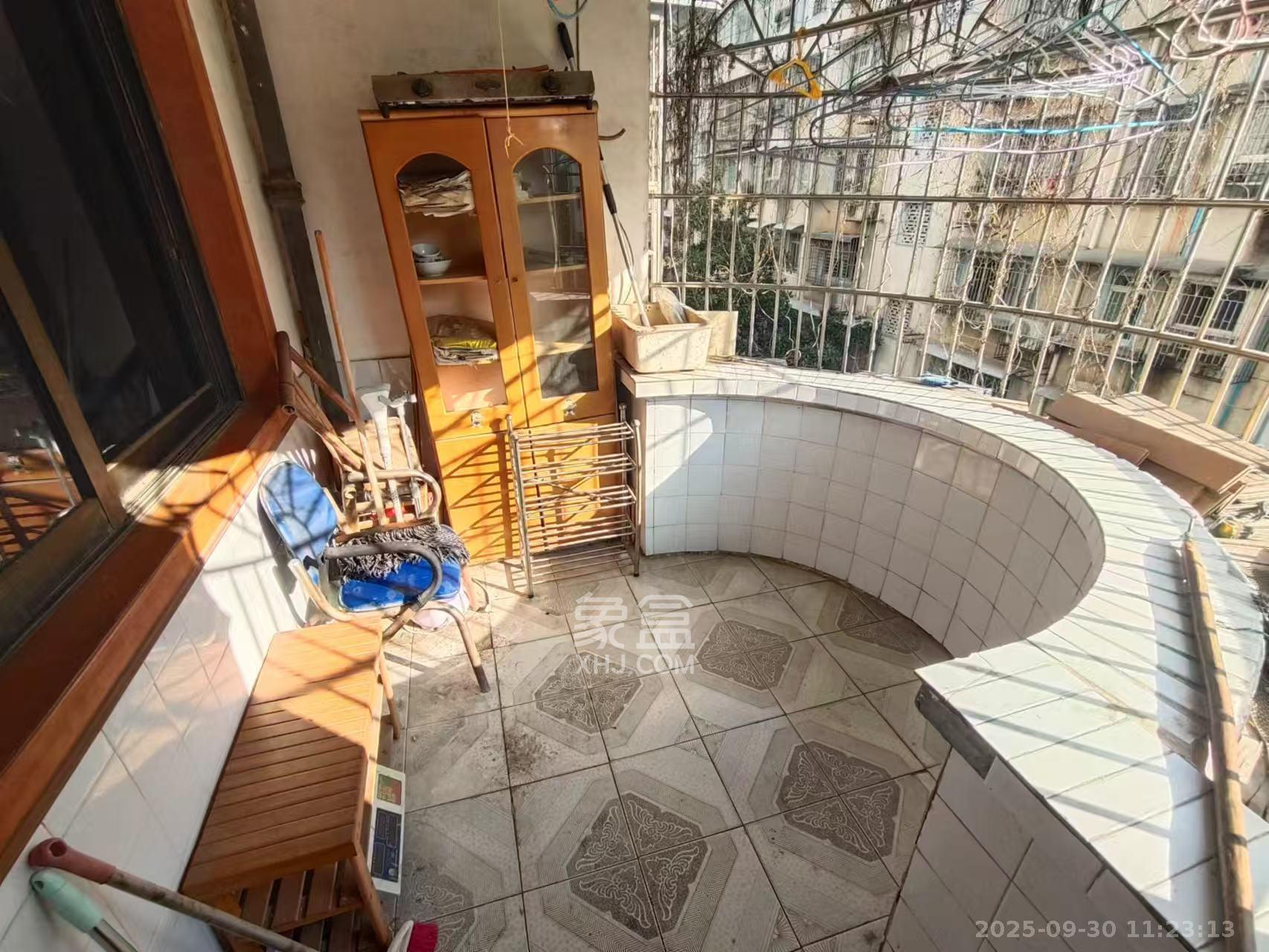 雅泰花园  3室2厅1卫    2500.0元/月室内图