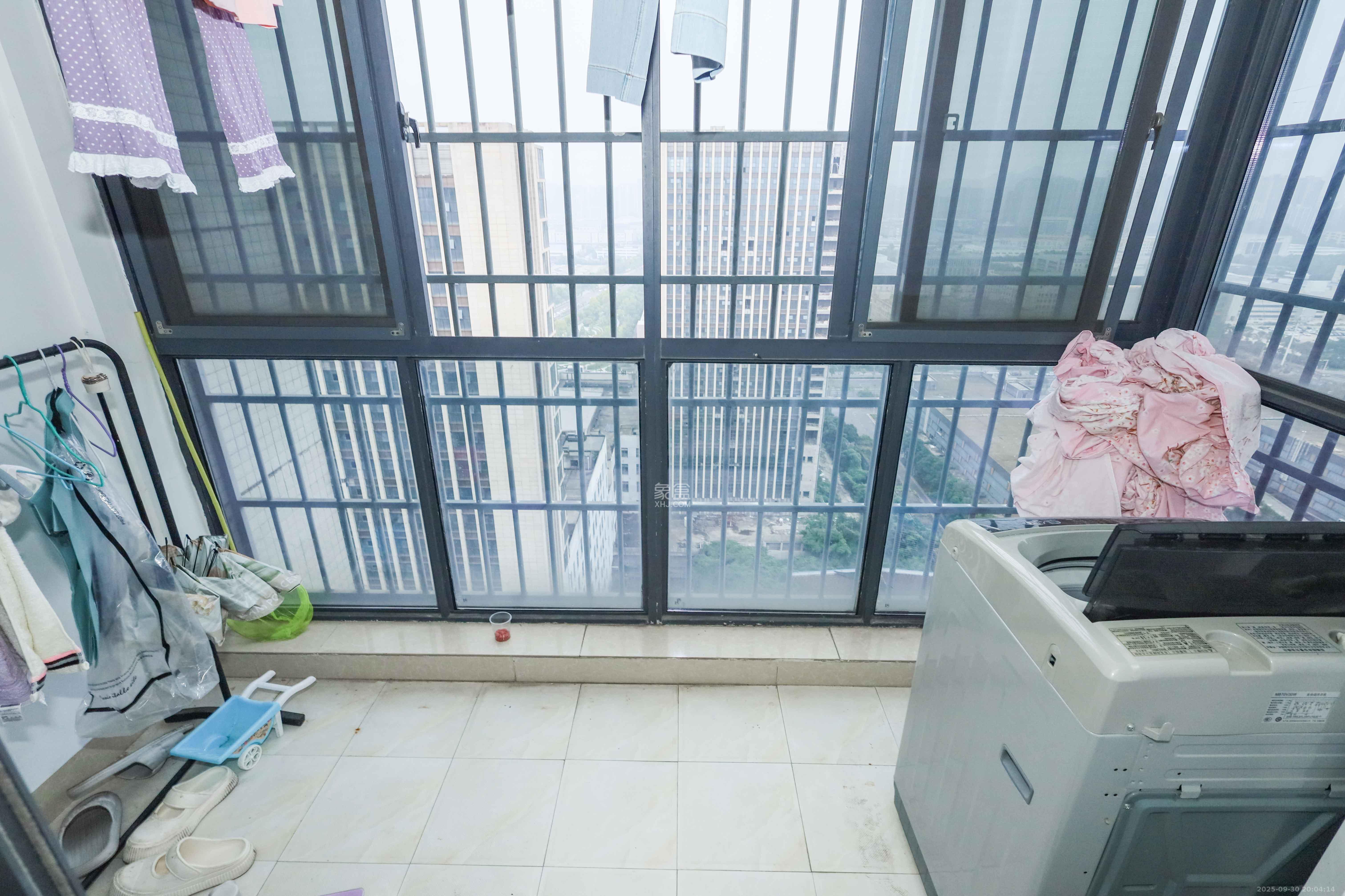 华侨假日中心（晟华苑）  4室2厅1卫    83.0万阳台