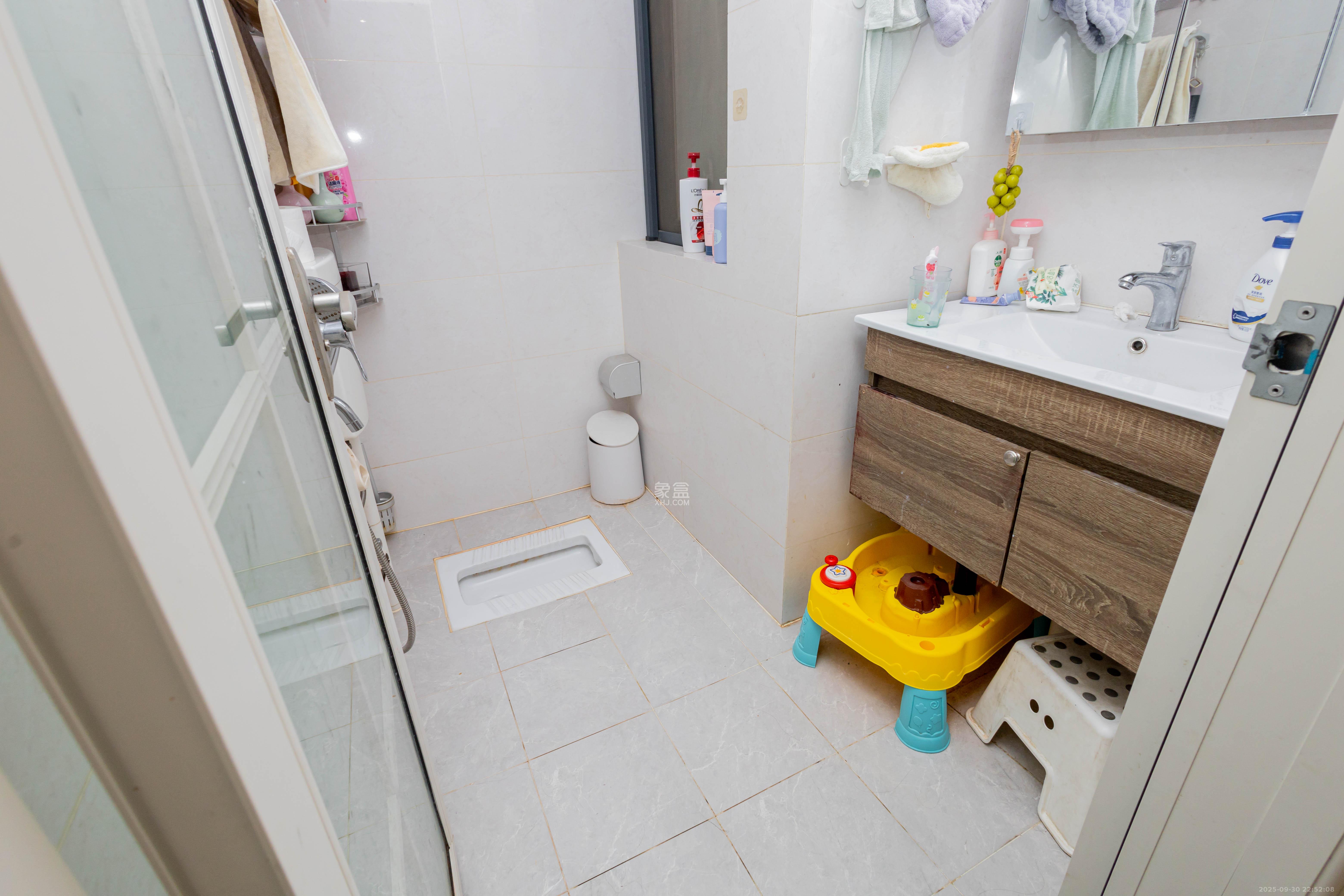 爵世名邸东湖(东湖壹号企业总部基地) 3室2厅2卫 106.0万 爵世名邸东湖(东湖壹号企业总部基地) 3室2厅2卫 106.0万卫生间