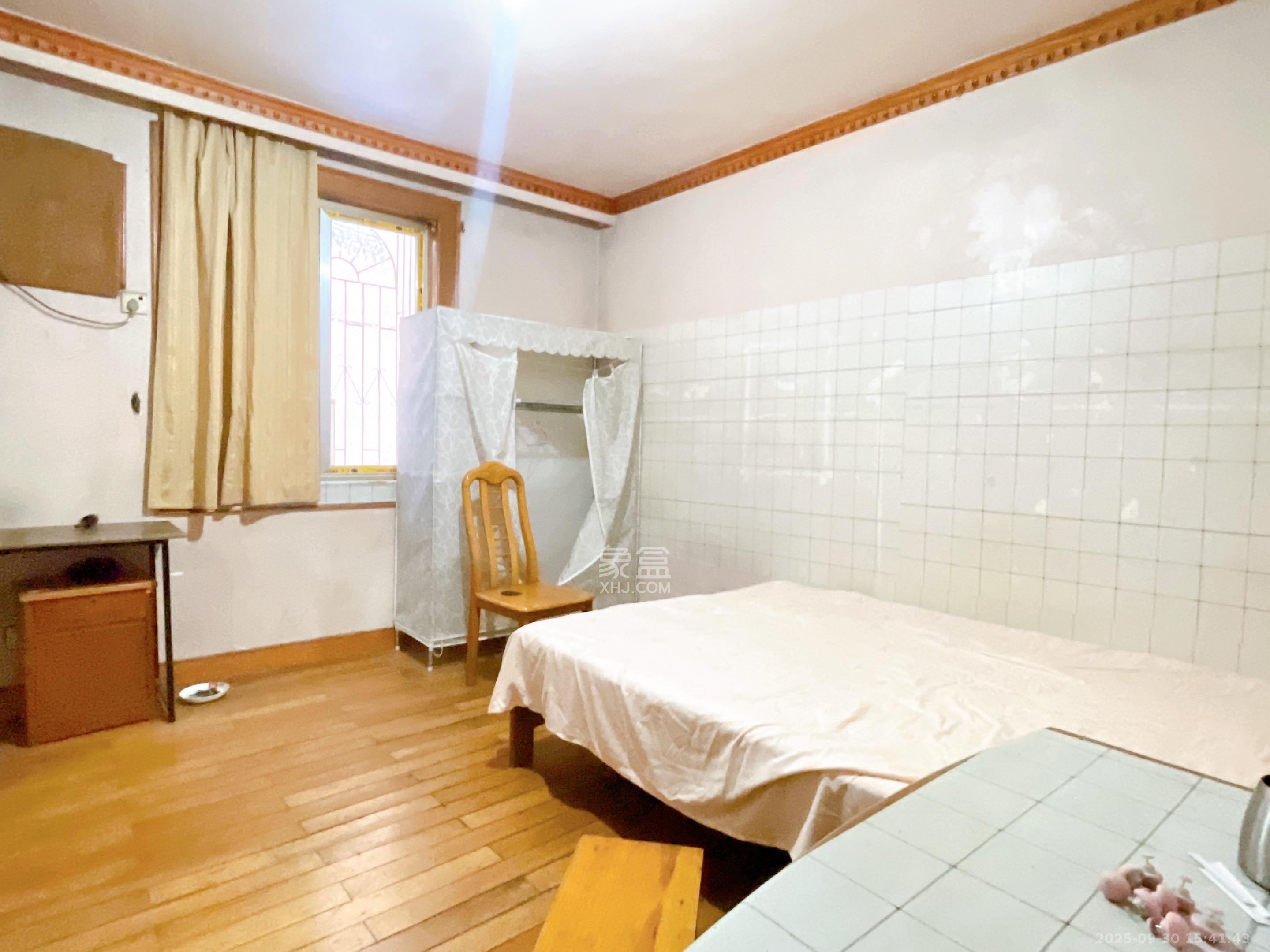 便河边社区  3室2厅2卫    2200.0元/月室内图