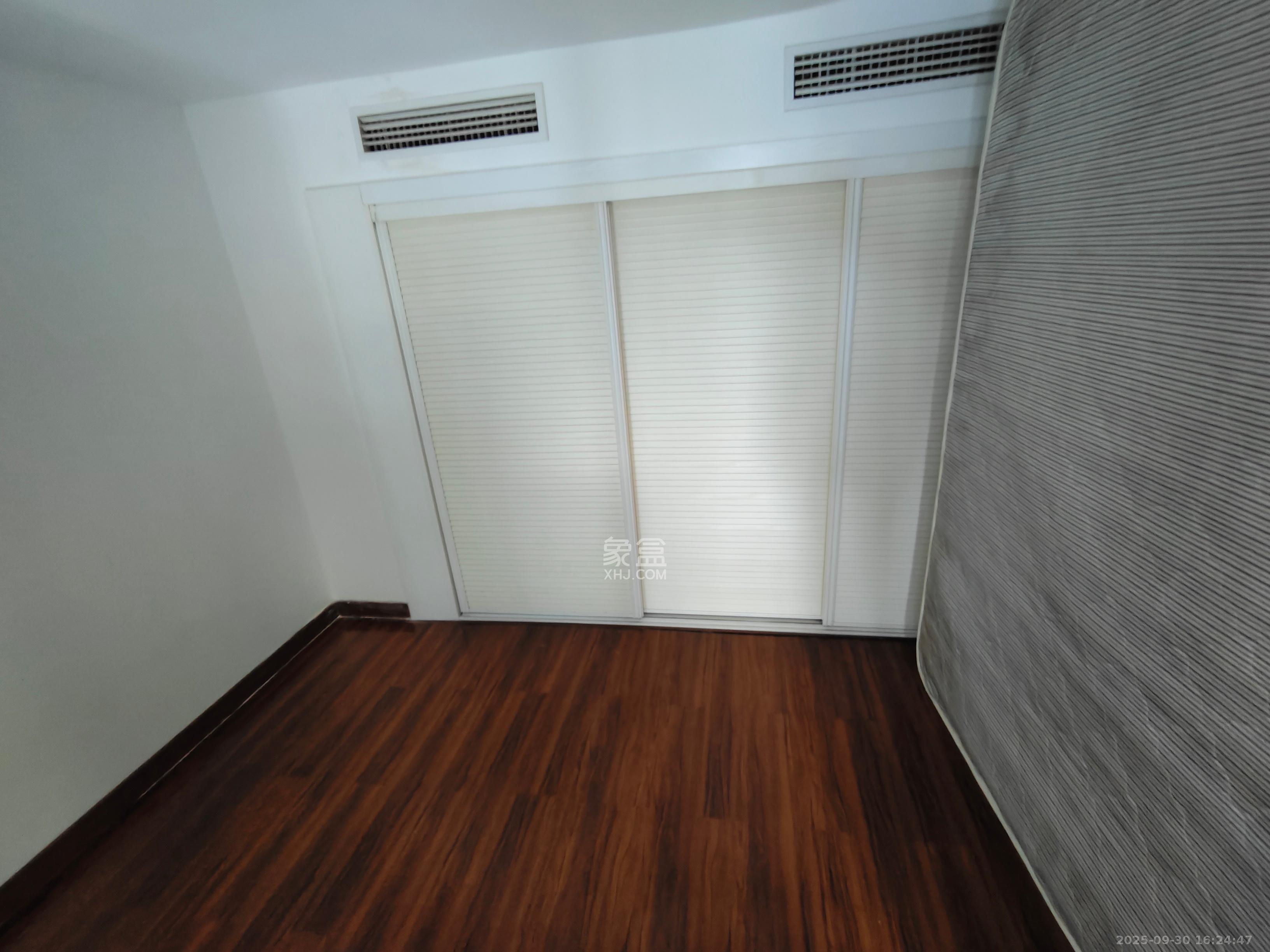 达美溪湖湾  2室1厅1卫    2300.0元/月室内图