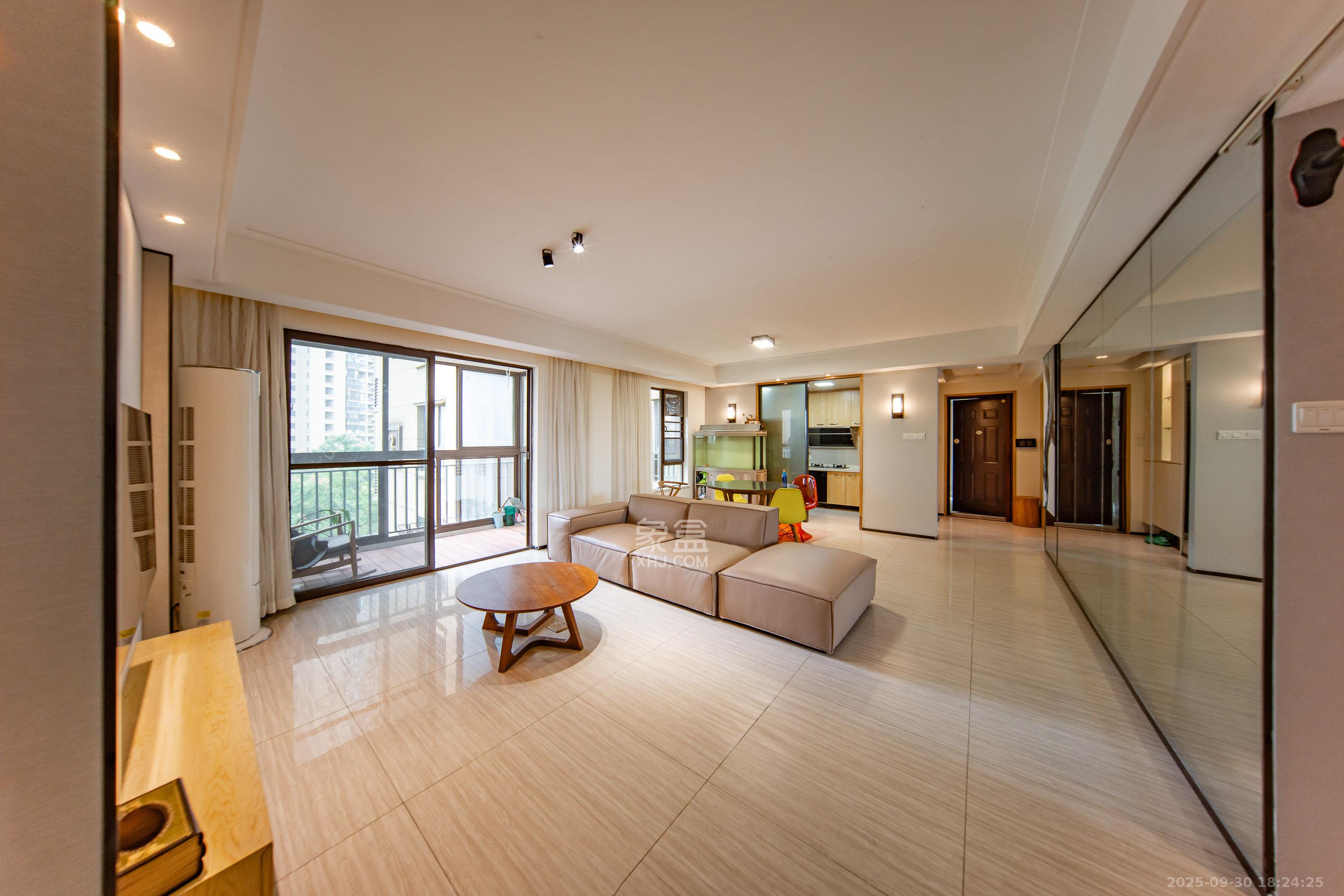 华润橡树湾 1室2厅2卫 100.0万 华润橡树湾 1室2厅2卫 100.0万客厅