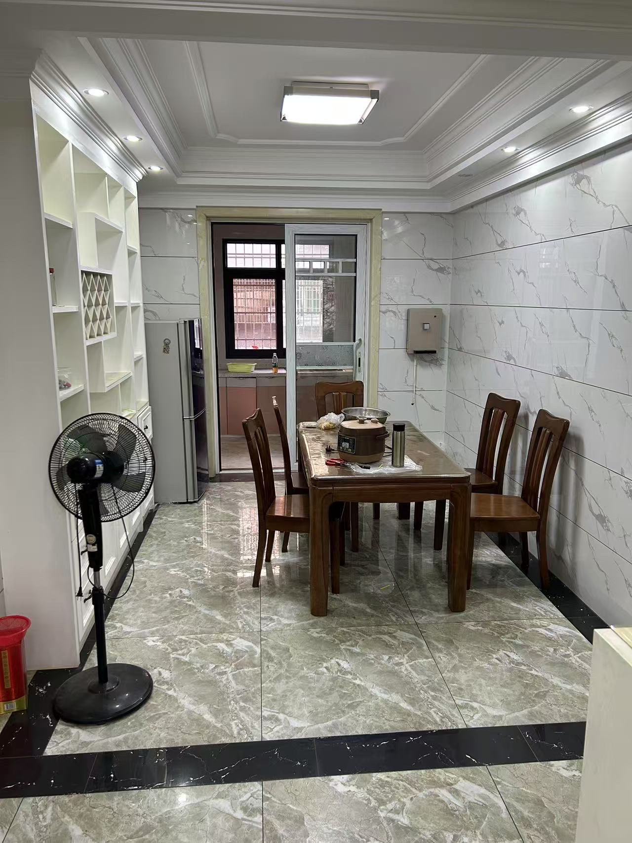 互助小区 4室2厅2卫 1800.0元/月 互助小区 4室2厅2卫 1800.0元/月室内图