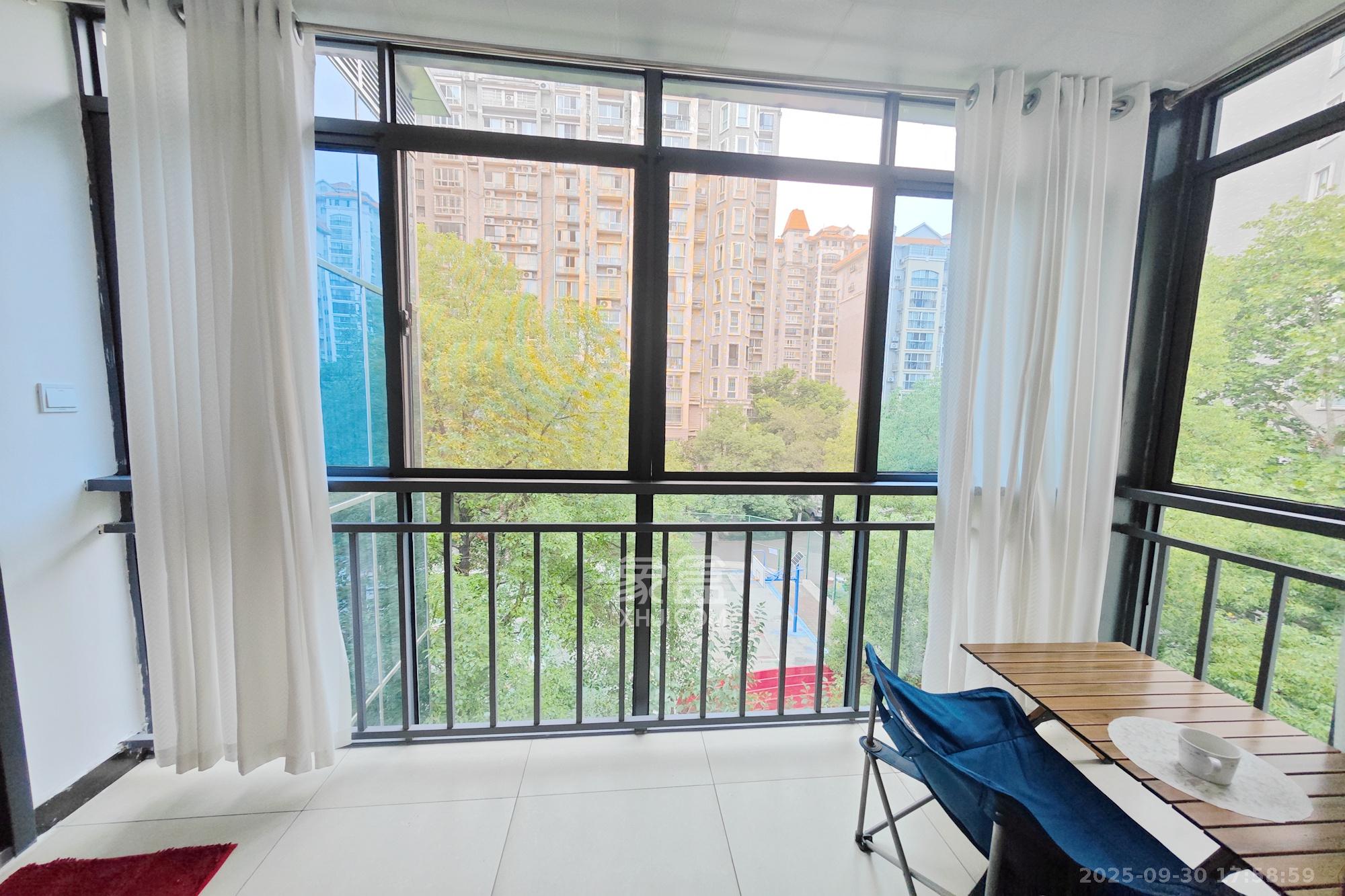 美林景园 6室3厅3卫 186.0万 美林景园 6室3厅3卫 186.0万阳台