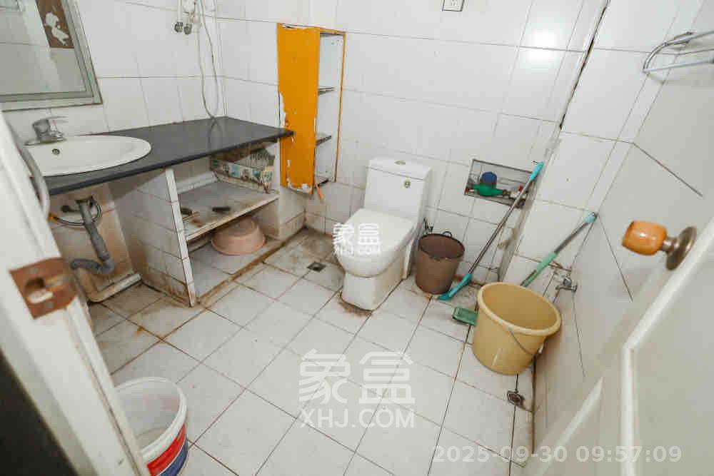 鼎丰园 3室2厅2卫 2200.0元/月 鼎丰园 3室2厅2卫 2200.0元/月室内图