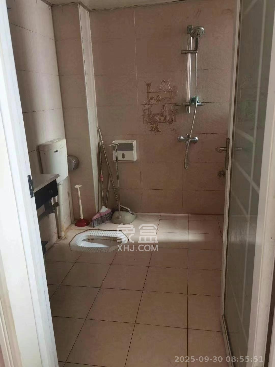 上河国际B座  2室2厅1卫    2000.0元/月室内图