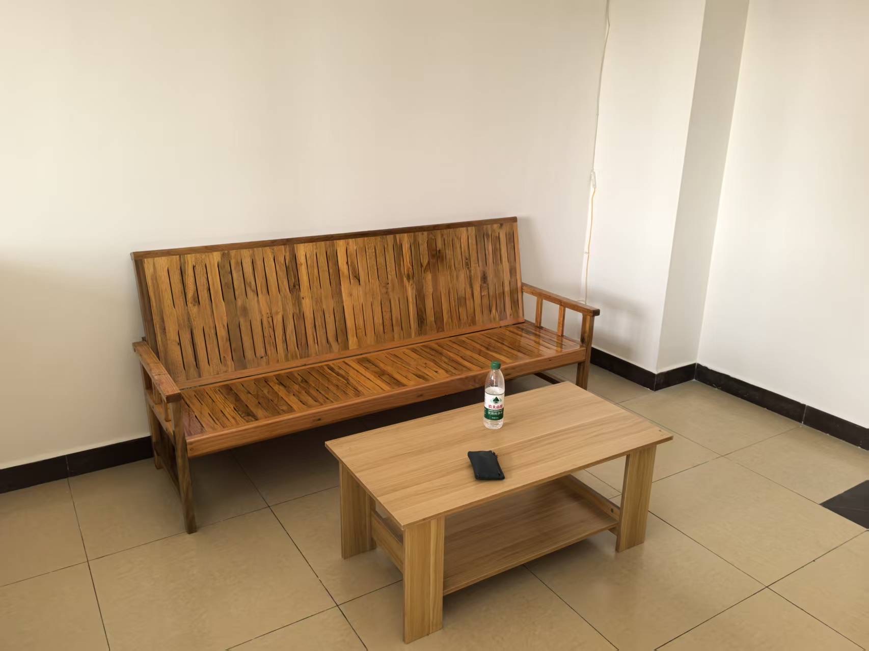 帝国大厦 1室1厅1卫 1300.0元/月 帝国大厦 1室1厅1卫 1300.0元/月室内图