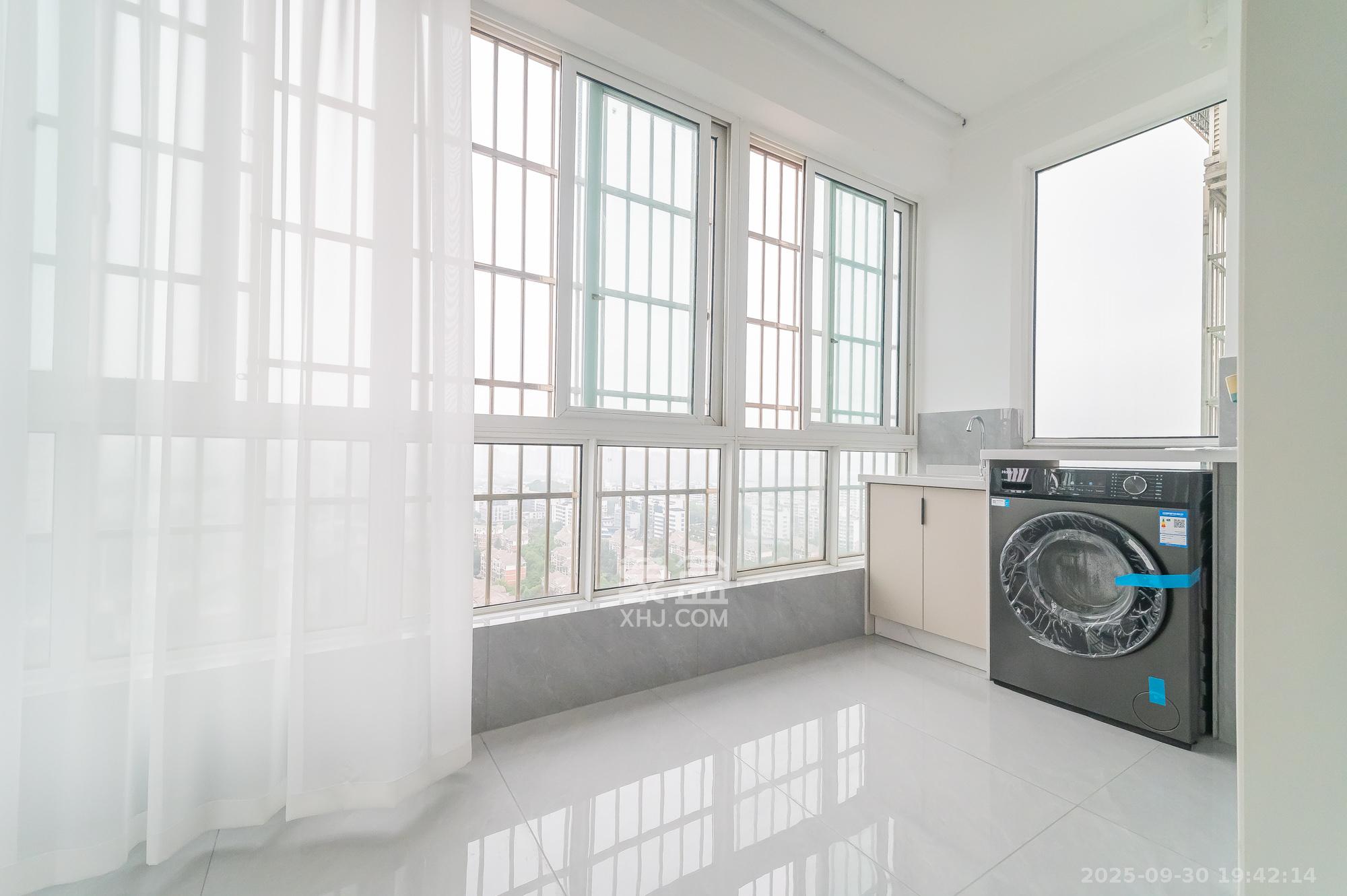 星沙教师公寓 3室2厅2卫 66.8万 星沙教师公寓 3室2厅2卫 66.8万阳台