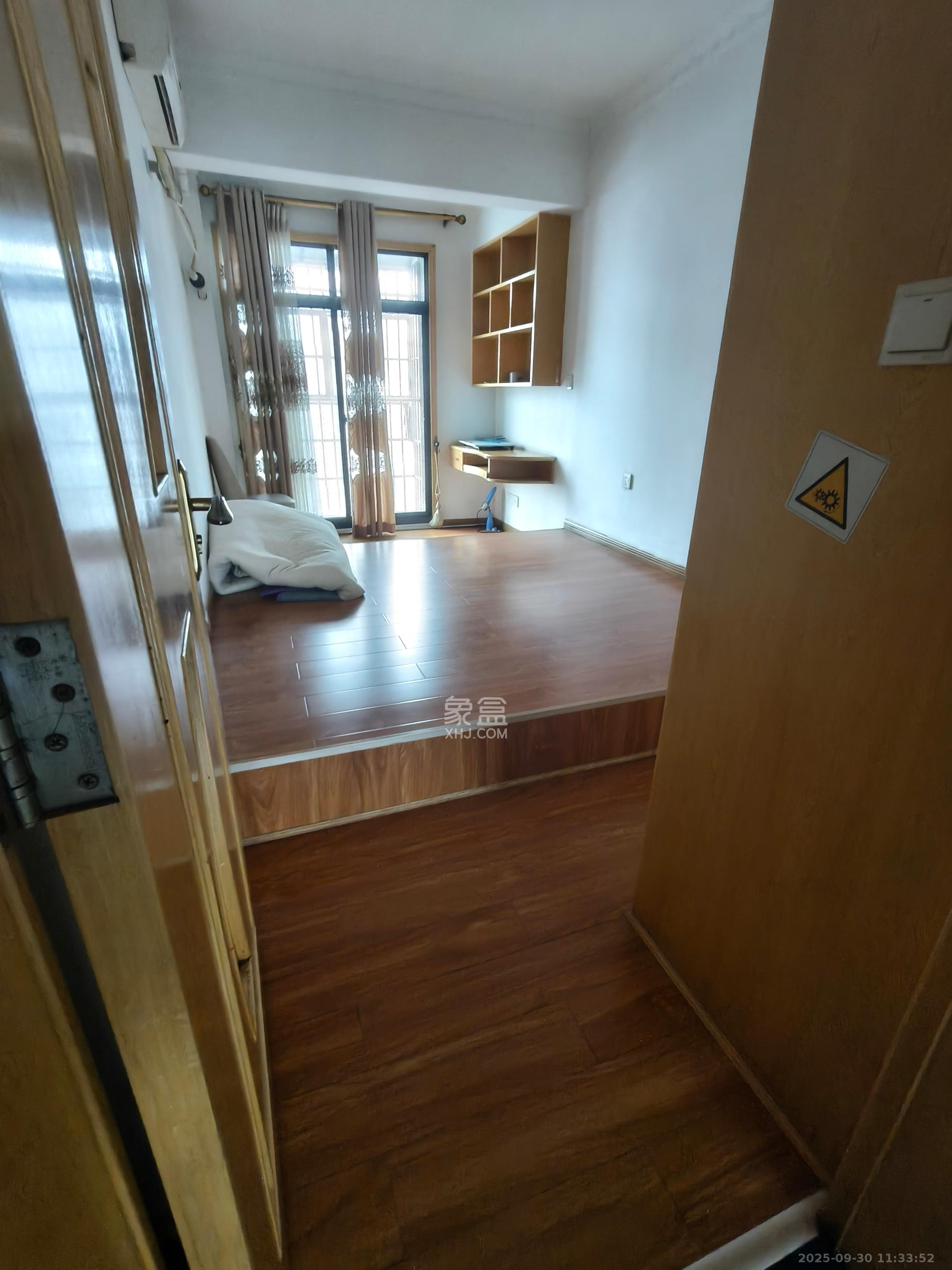 波隆城市花园  3室2厅2卫    2200.0元/月室内图