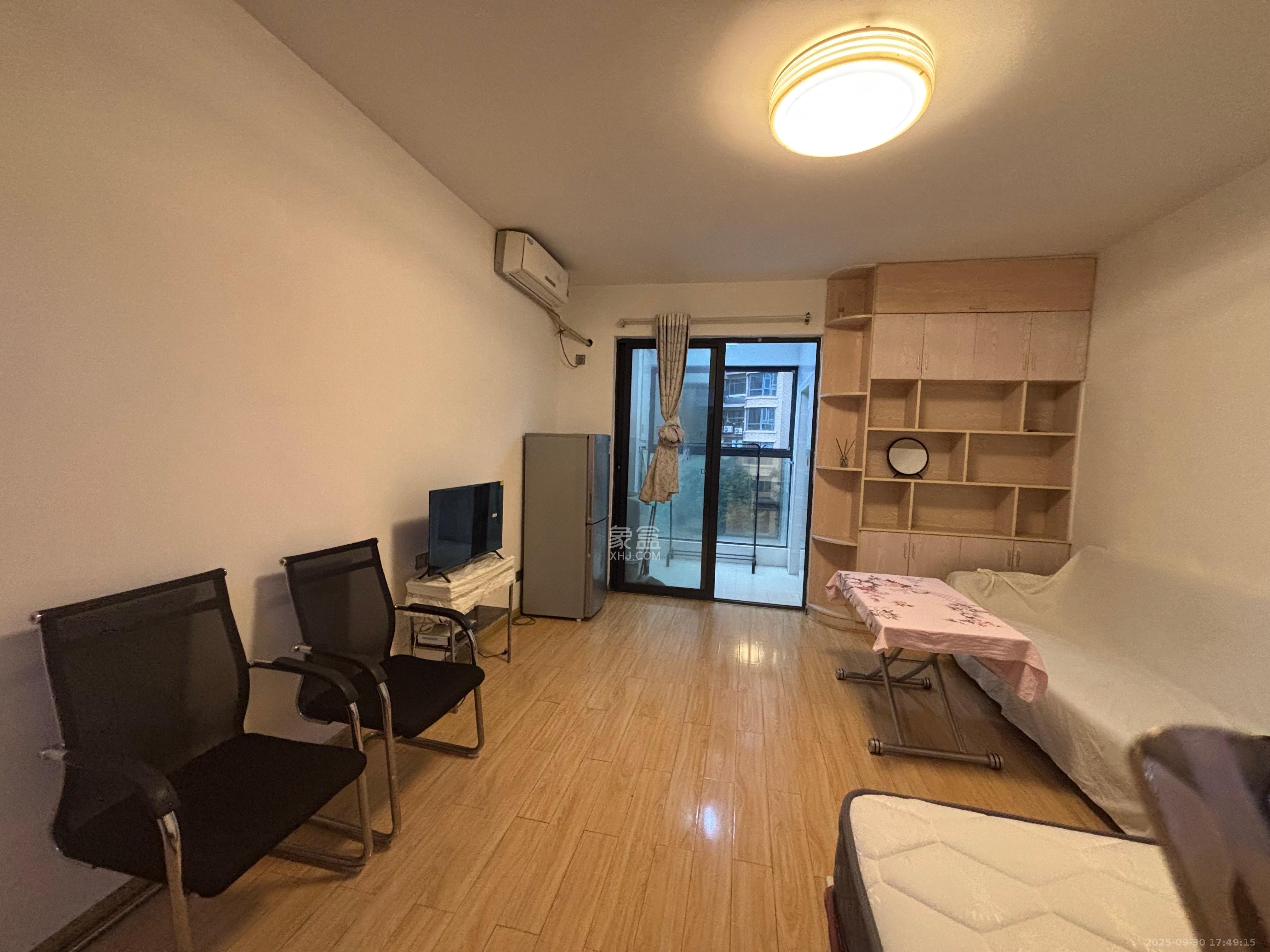 中南红领邦(红星嘉和苑) 1室1厅0卫 1400.0元/月 中南红领邦(红星嘉和苑) 1室1厅0卫 1400.0元/月室内图