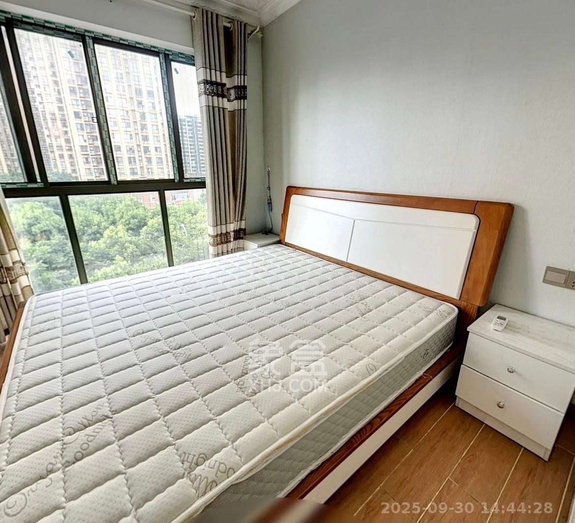 北大资源理想家园  4室2厅2卫    3200.0元/月室内图