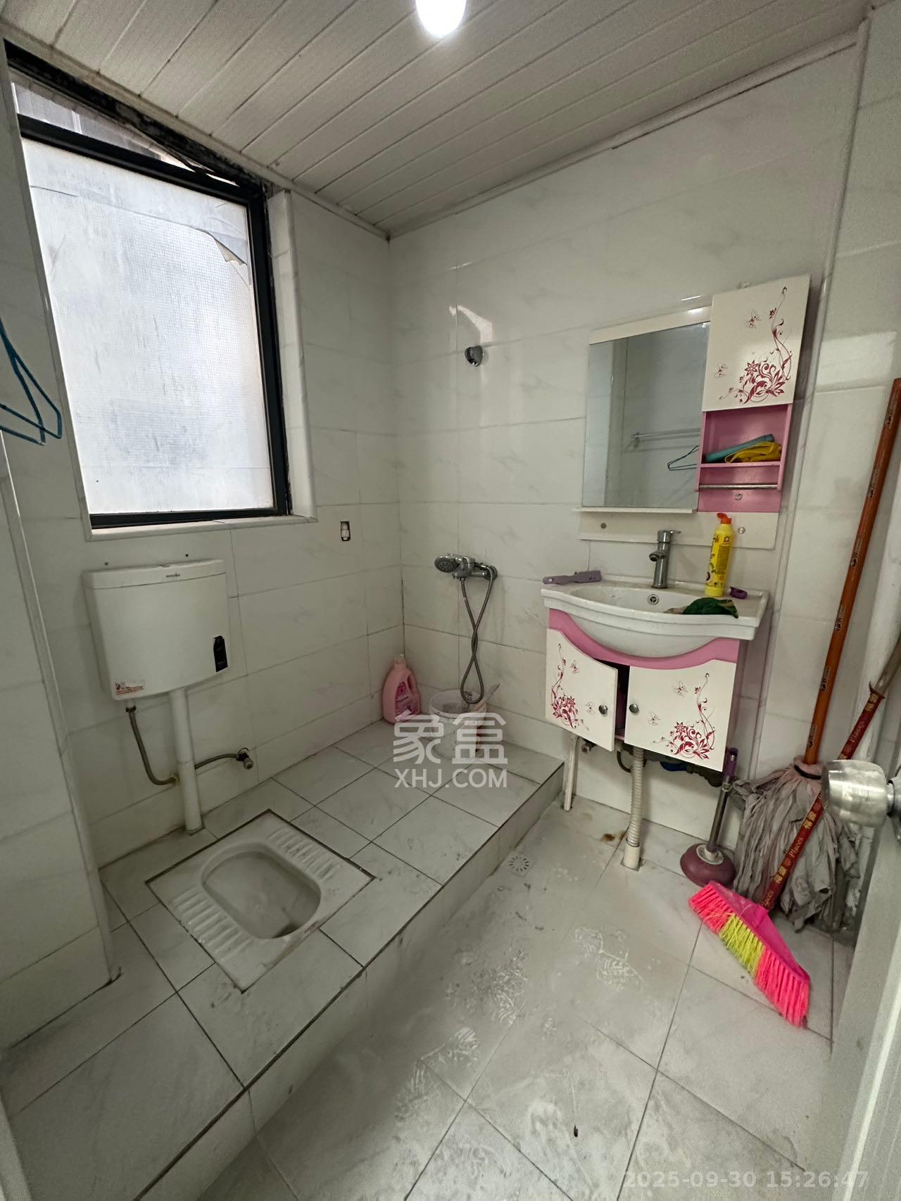 五一大道202(中环壹世界) 3室1厅1卫 3800.0元/月 五一大道202(中环壹世界) 3室1厅1卫 3800.0元/月室内图