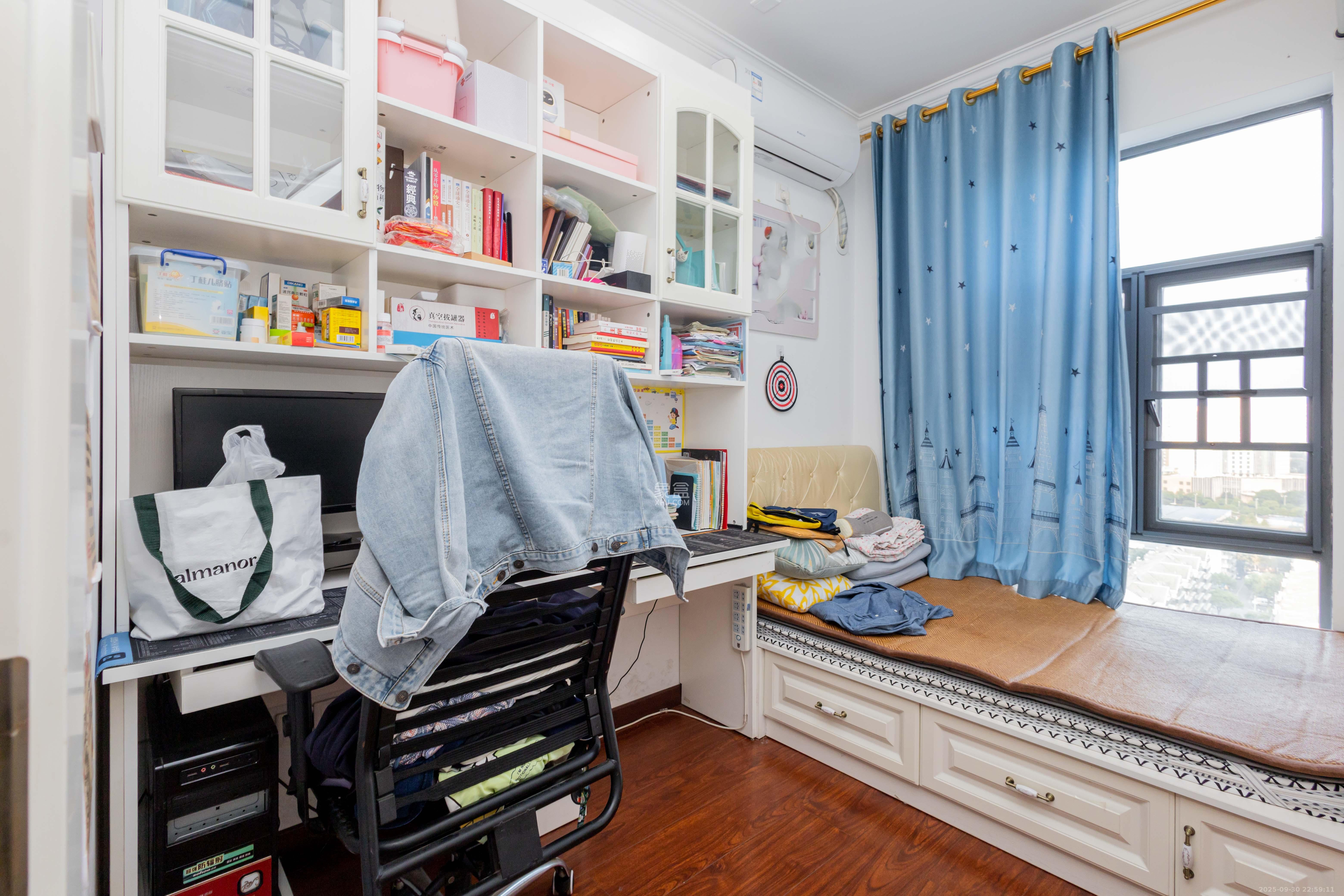 中房瑞致国际  3室2厅2卫    112.0万卧室